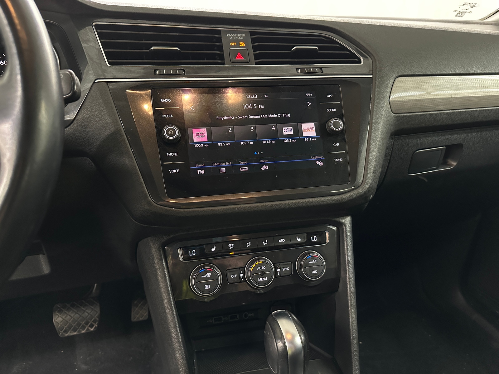 Thumbnail: 2018 Volkswagen Tiguan - 3