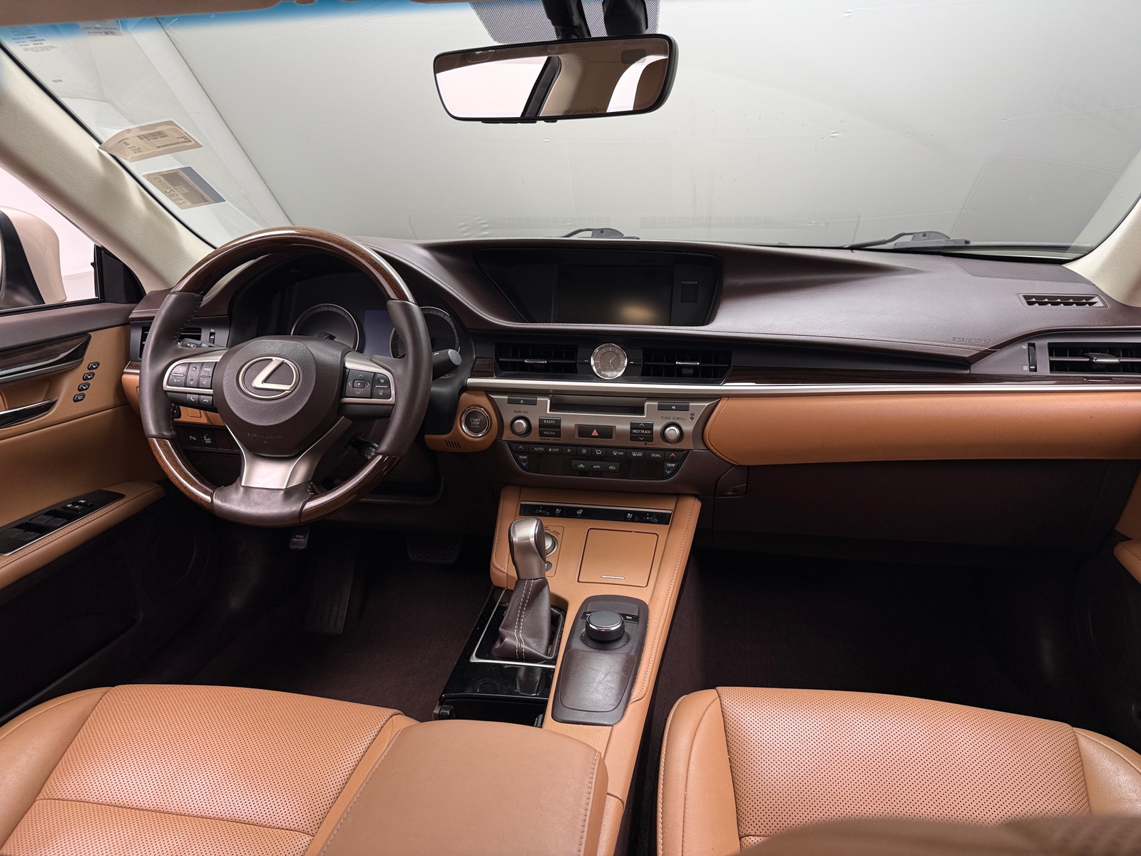 Thumbnail: 2016 Lexus ES - 2