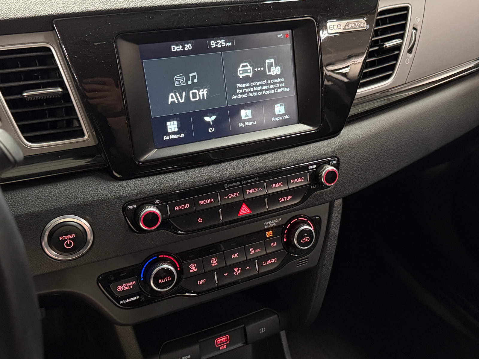 Thumbnail: 2019 Kia Niro - 3