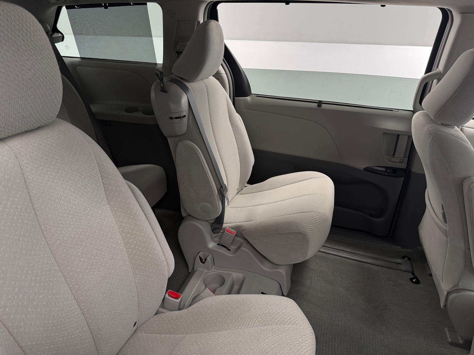 Thumbnail: 2012 Toyota Sienna - 6