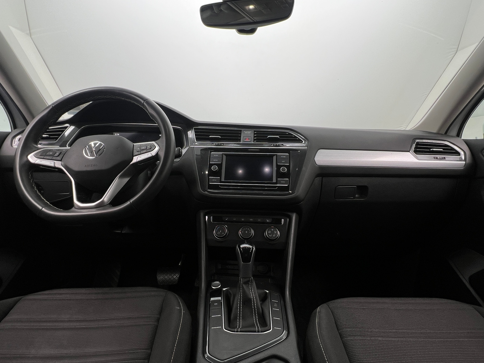 Thumbnail: 2022 Volkswagen Tiguan - 3