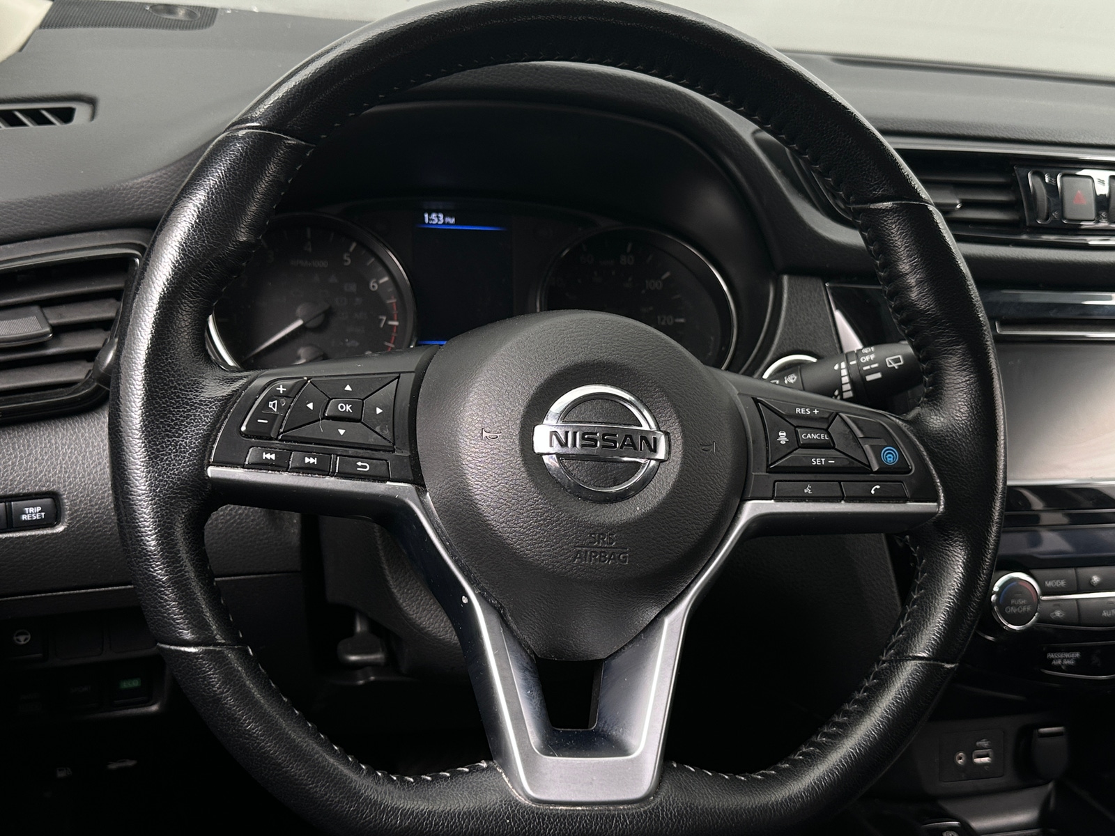 Thumbnail: 2022 Nissan Rogue Sport - 4