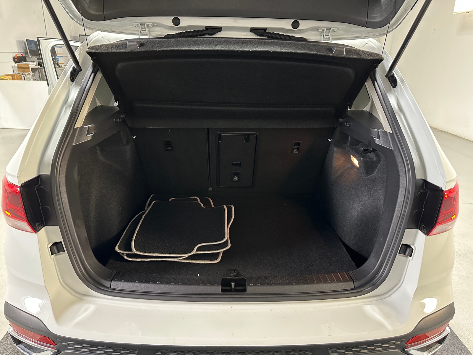 Thumbnail: 2022 Volkswagen Taos - 7