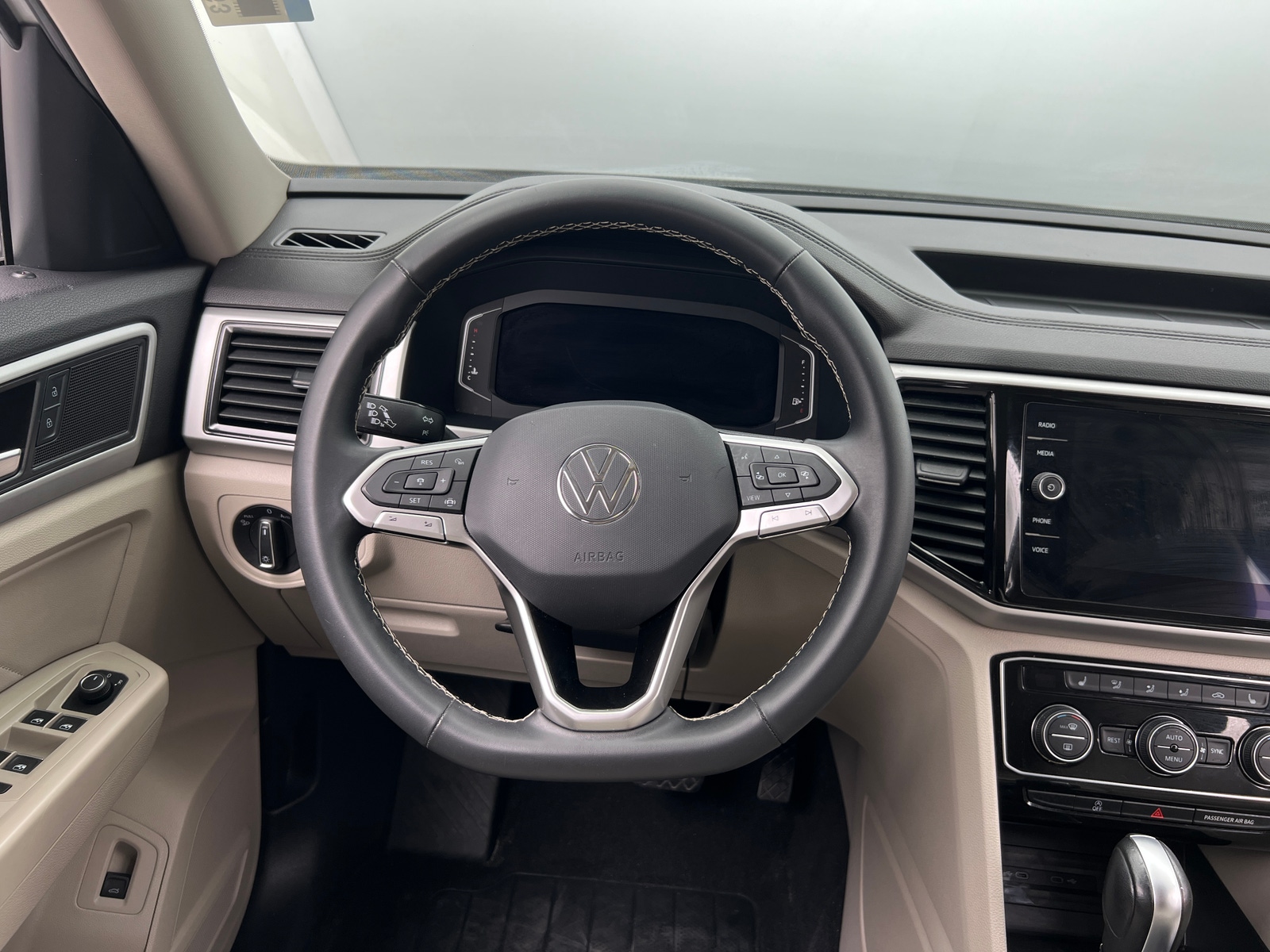 Thumbnail: 2022 Volkswagen Atlas - 4