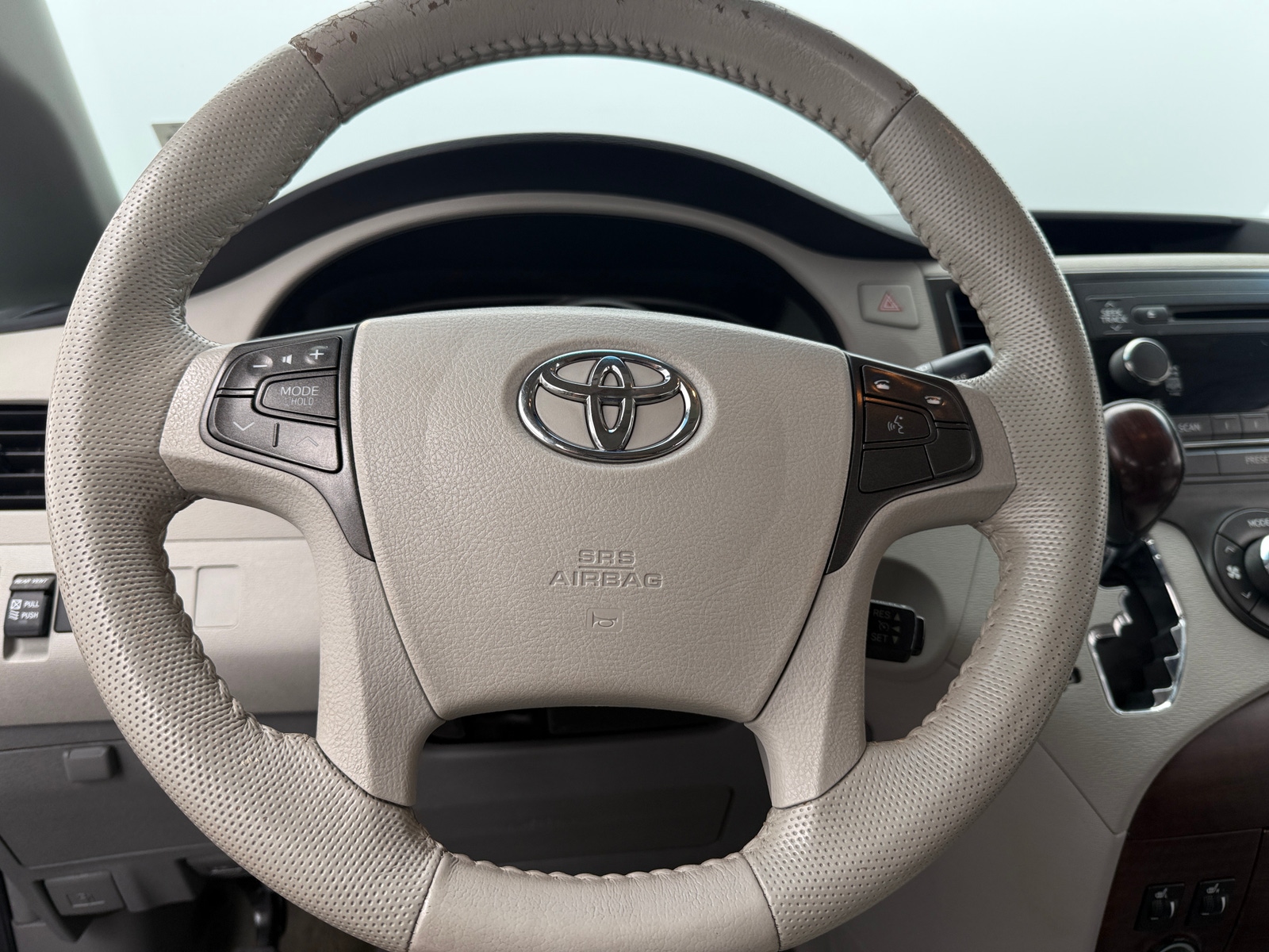 Thumbnail: 2014 Toyota Sienna - 4