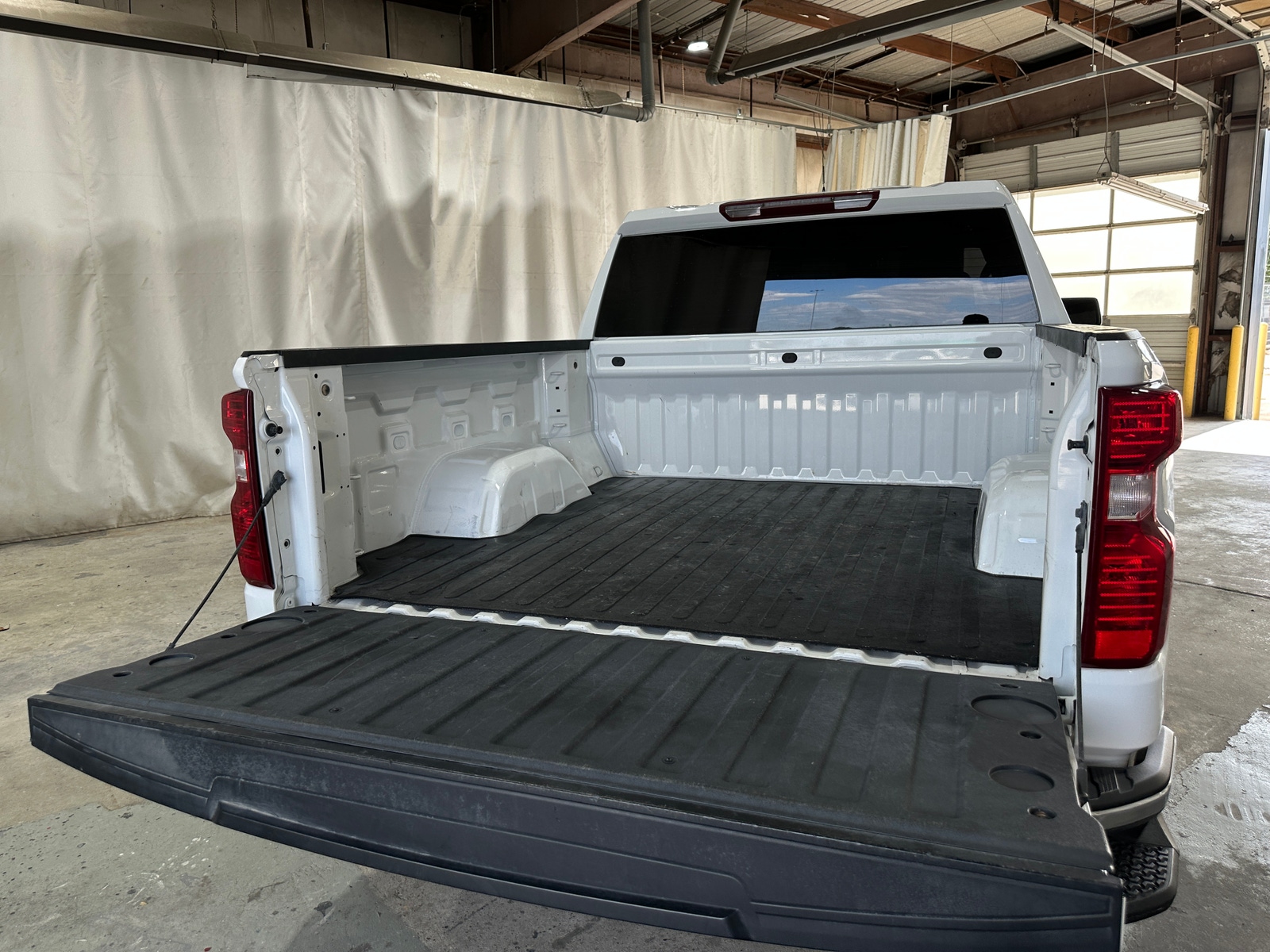 Thumbnail: 2023 Chevrolet Silverado 1500 - 7