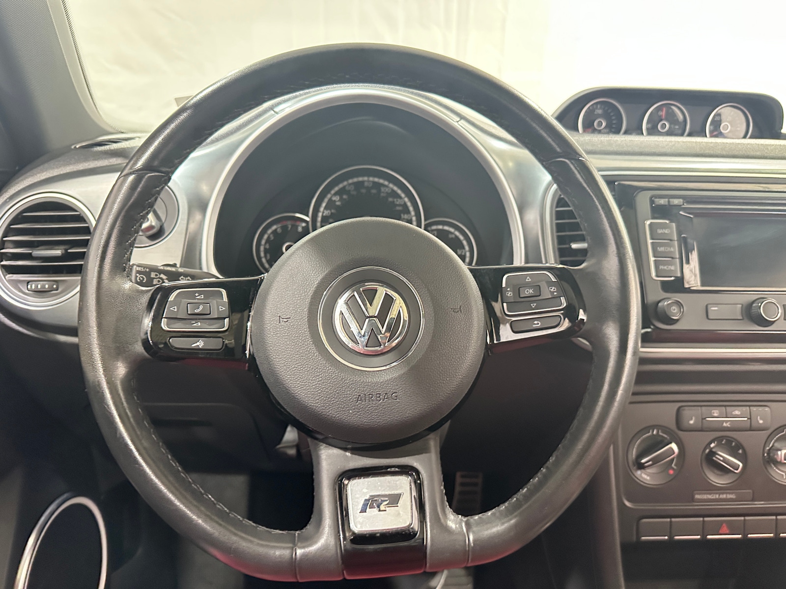 Thumbnail: 2015 Volkswagen Beetle - 5