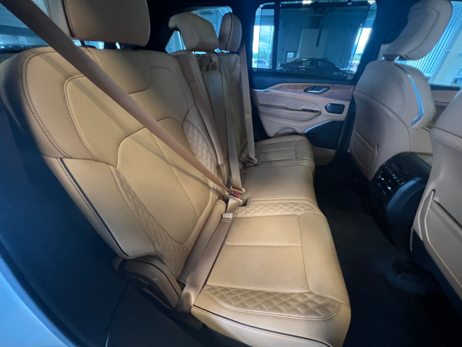 Thumbnail: 2022 Jeep Grand Cherokee - 5