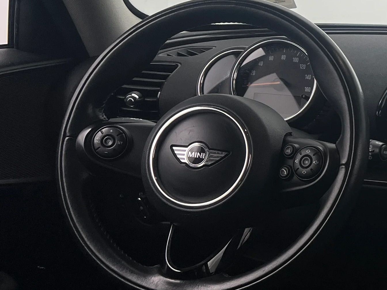 Thumbnail: 2017 MINI Cooper Clubman - 4