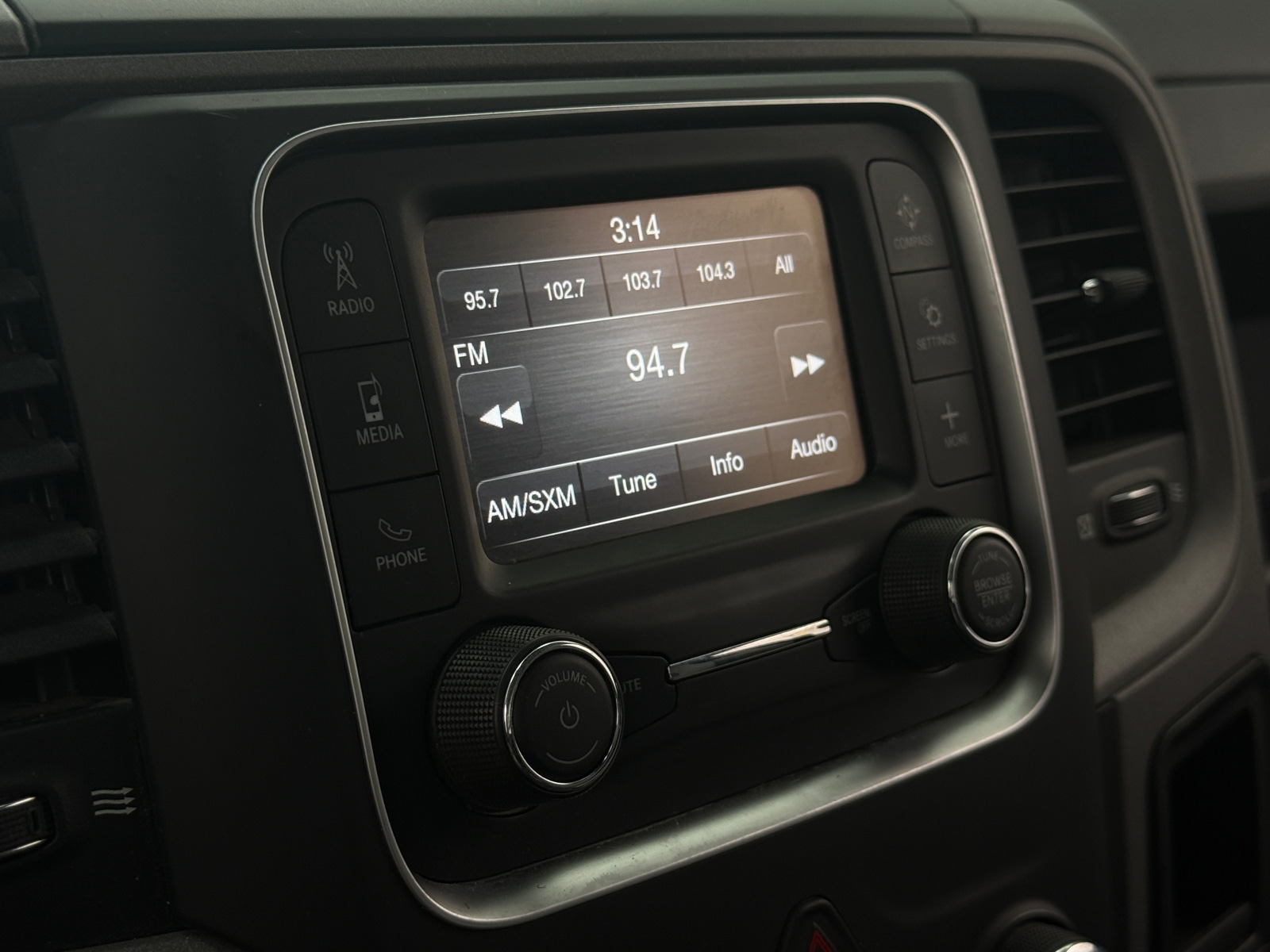 Thumbnail: 2021 RAM 1500 Classic - 3