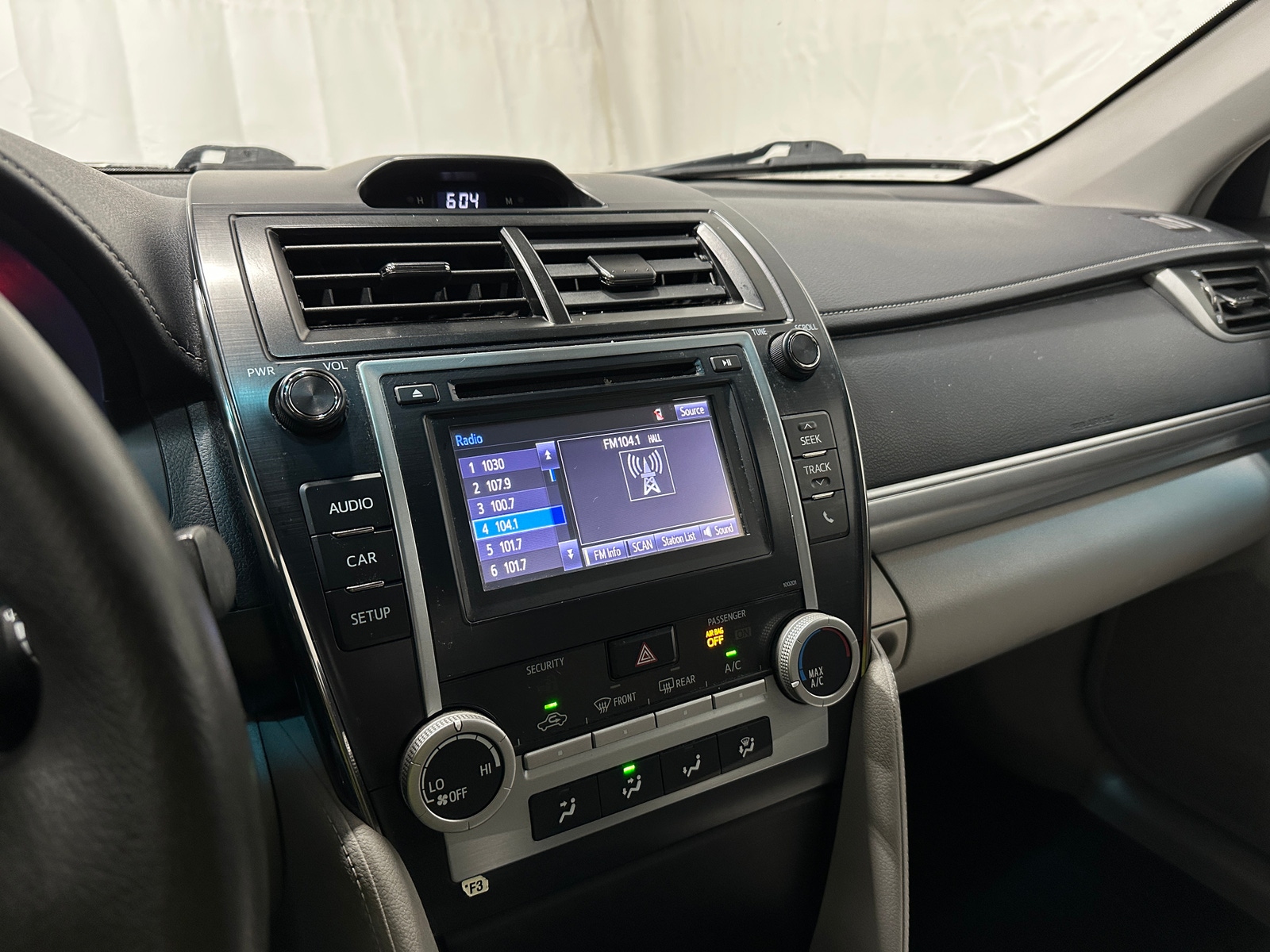 Thumbnail: 2014 Toyota Camry - 4