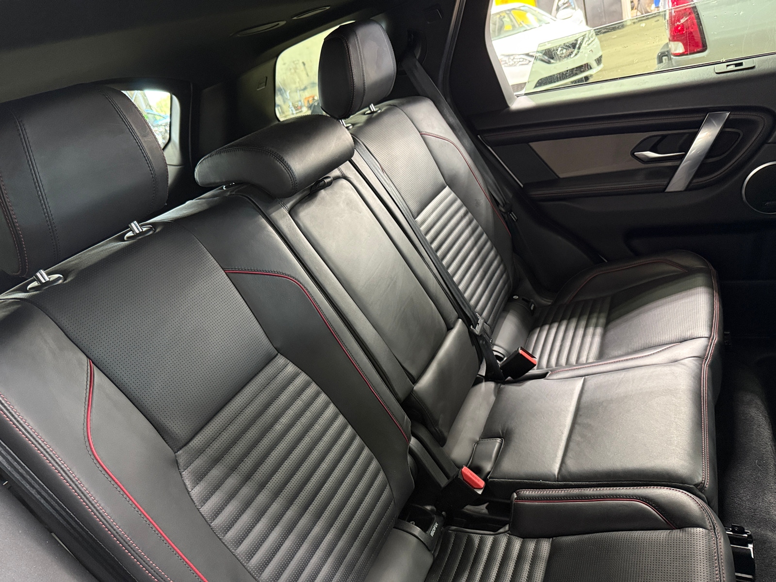 Thumbnail: 2020 Land Rover Discovery Sport - 5