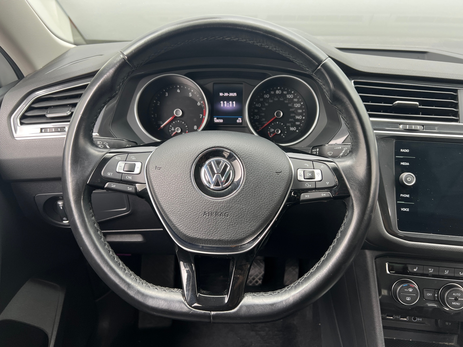 Thumbnail: 2018 Volkswagen Tiguan - 4