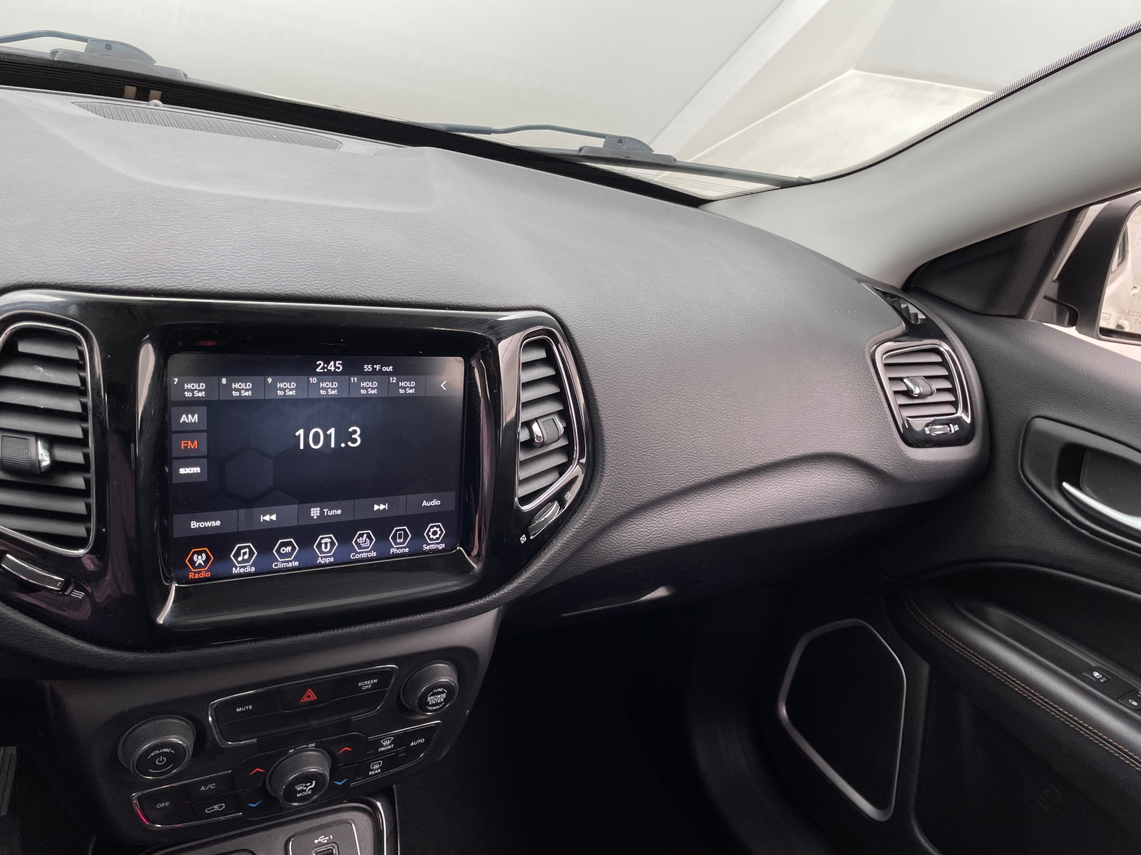 Thumbnail: 2020 Jeep Compass - 3