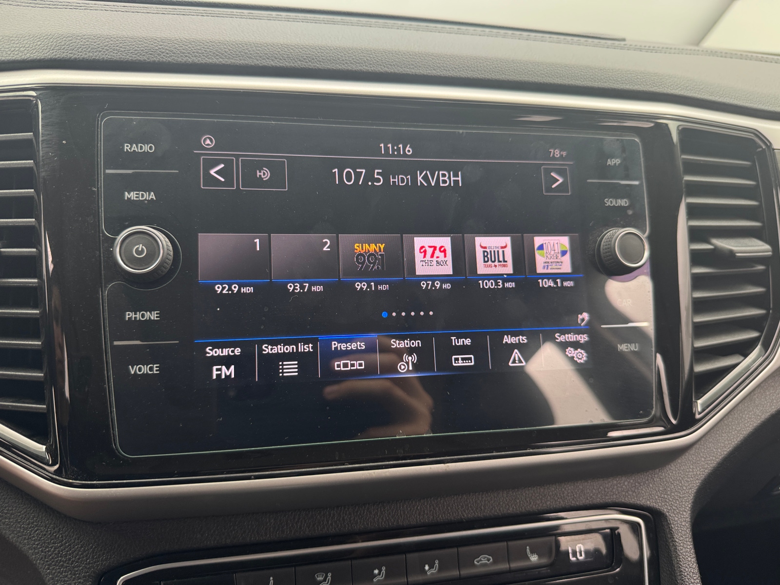 Thumbnail: 2022 Volkswagen Atlas - 3