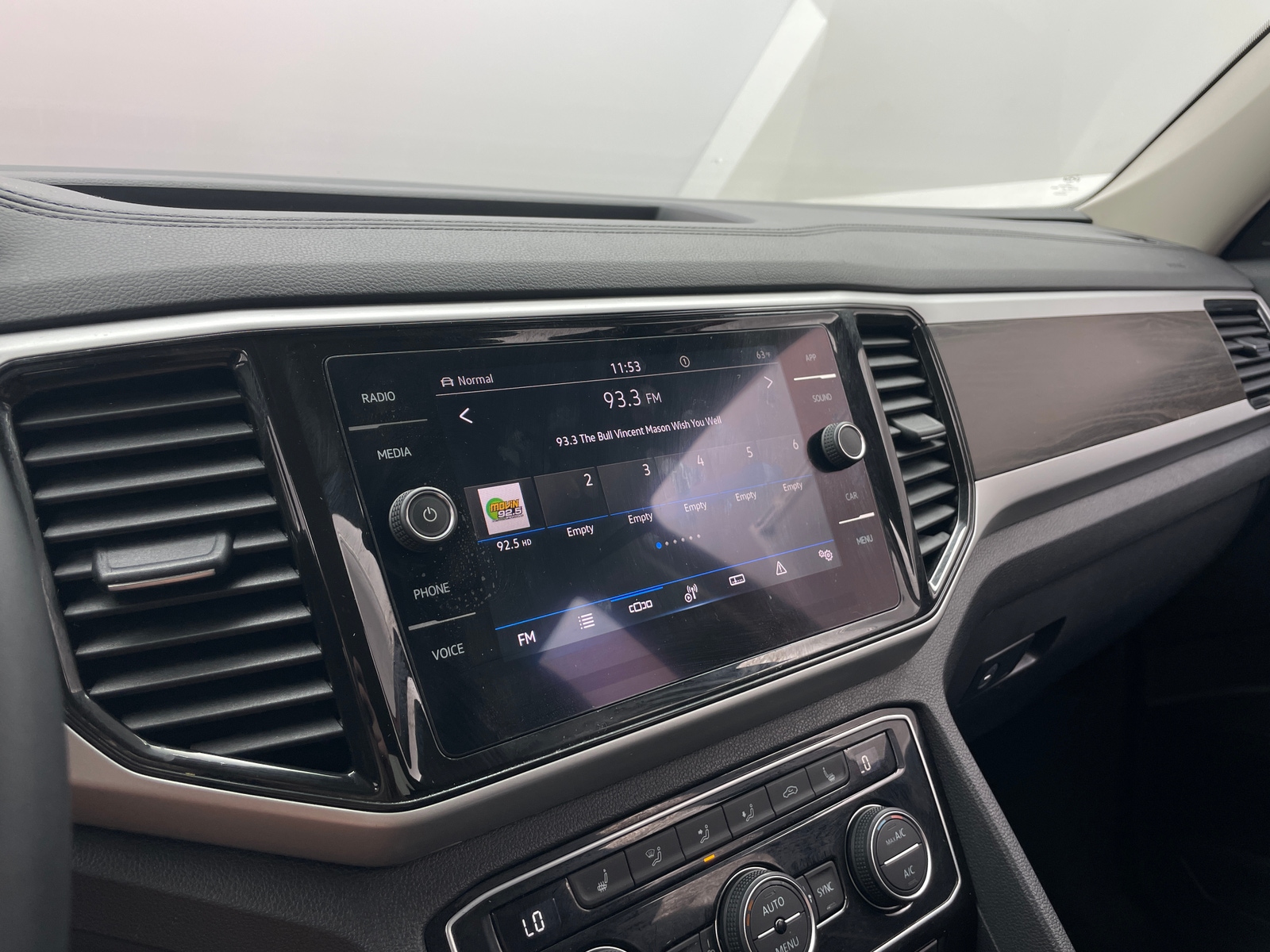 Thumbnail: 2022 Volkswagen Atlas - 3