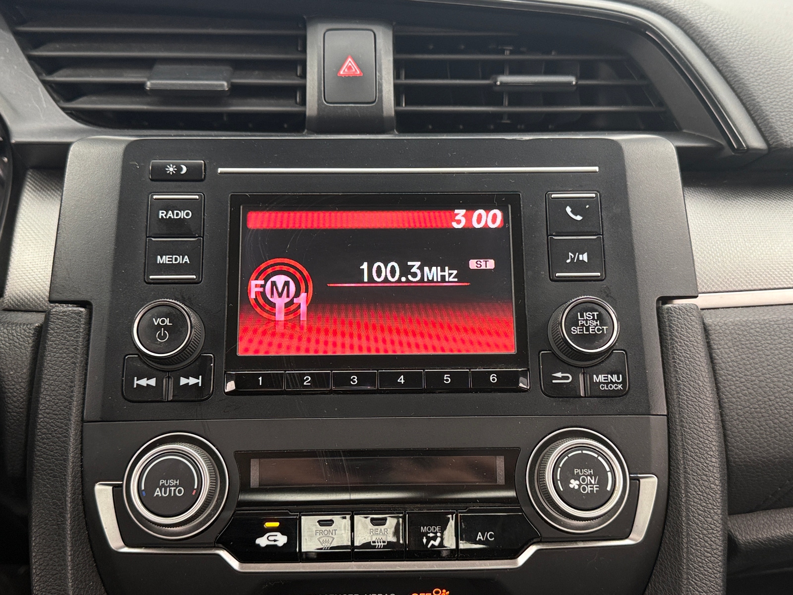 Thumbnail: 2016 Honda Civic - 4