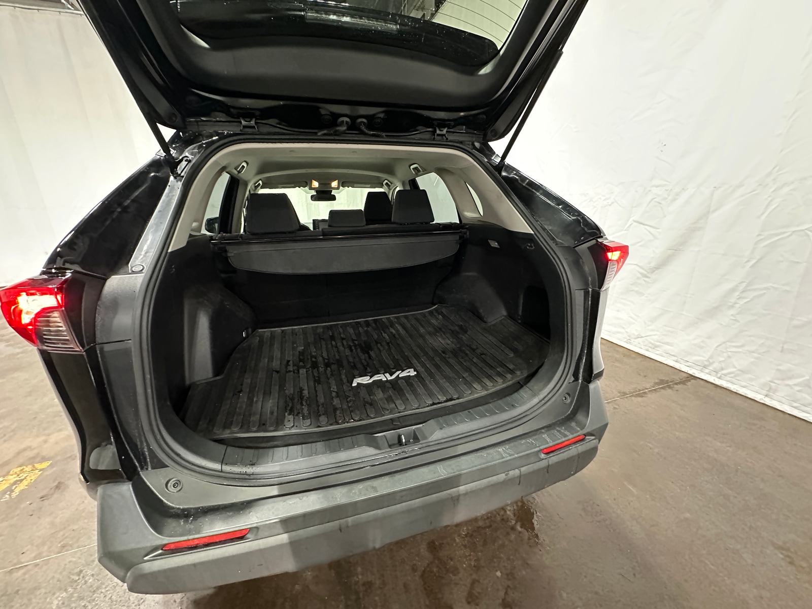 Thumbnail: 2019 Toyota RAV4 - 7