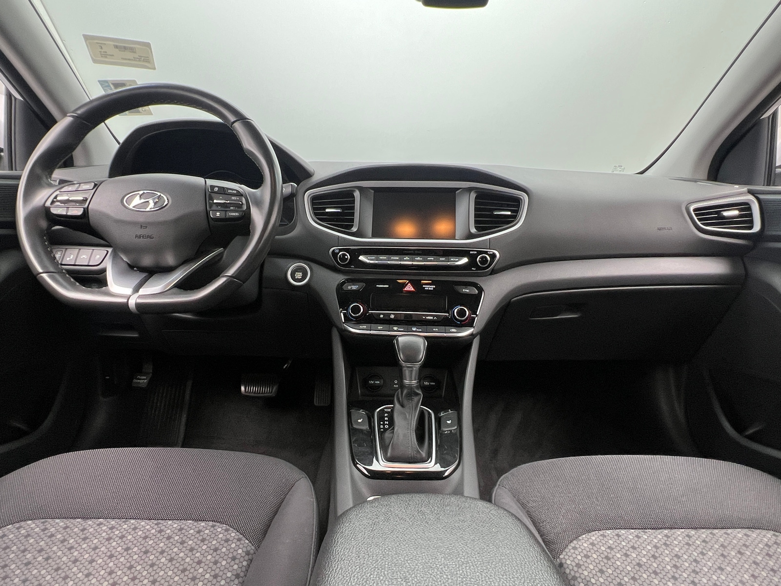 Thumbnail: 2018 Hyundai Ioniq - 3