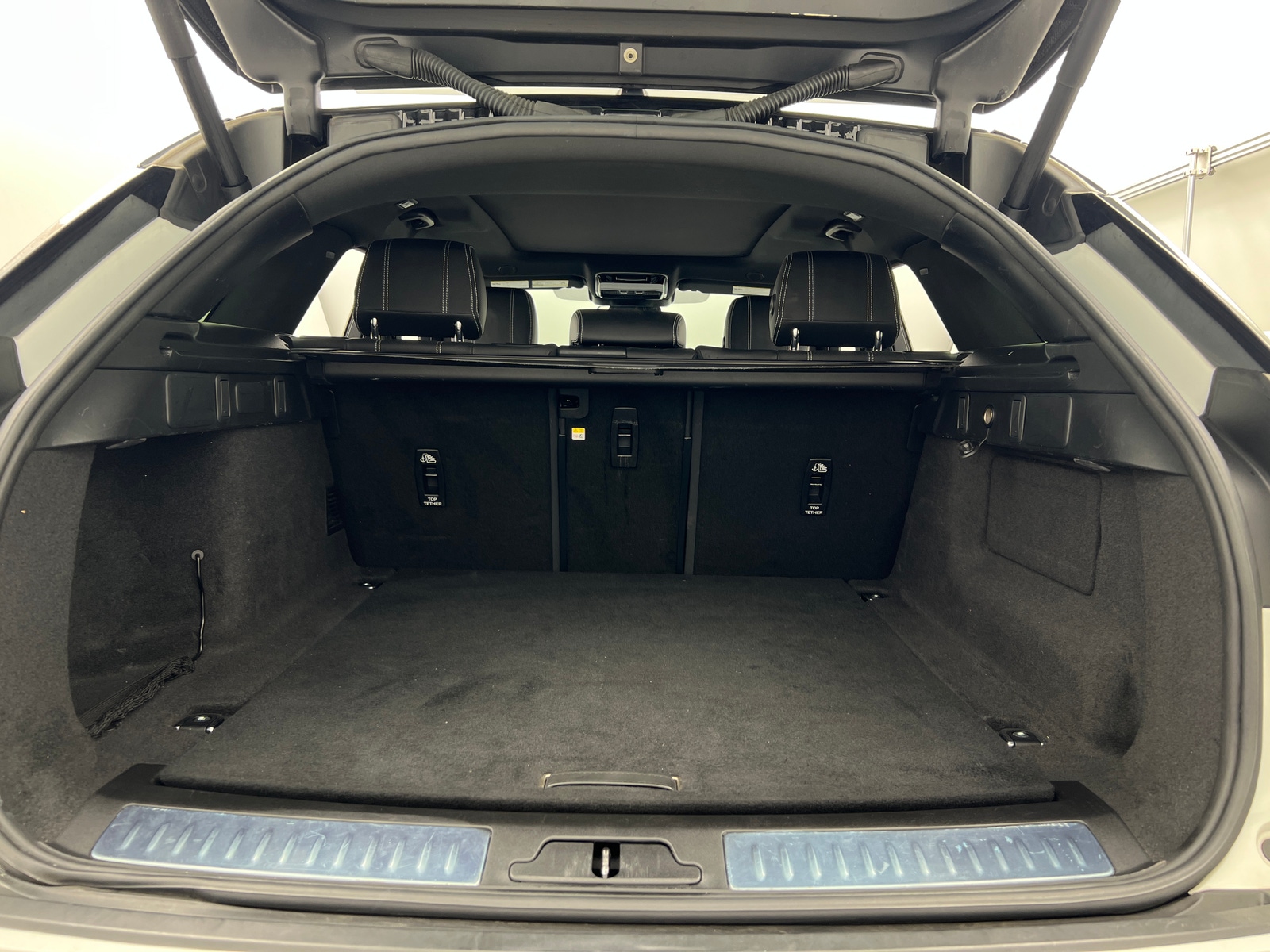 Thumbnail: 2021 Land Rover Range Rover Velar - 6