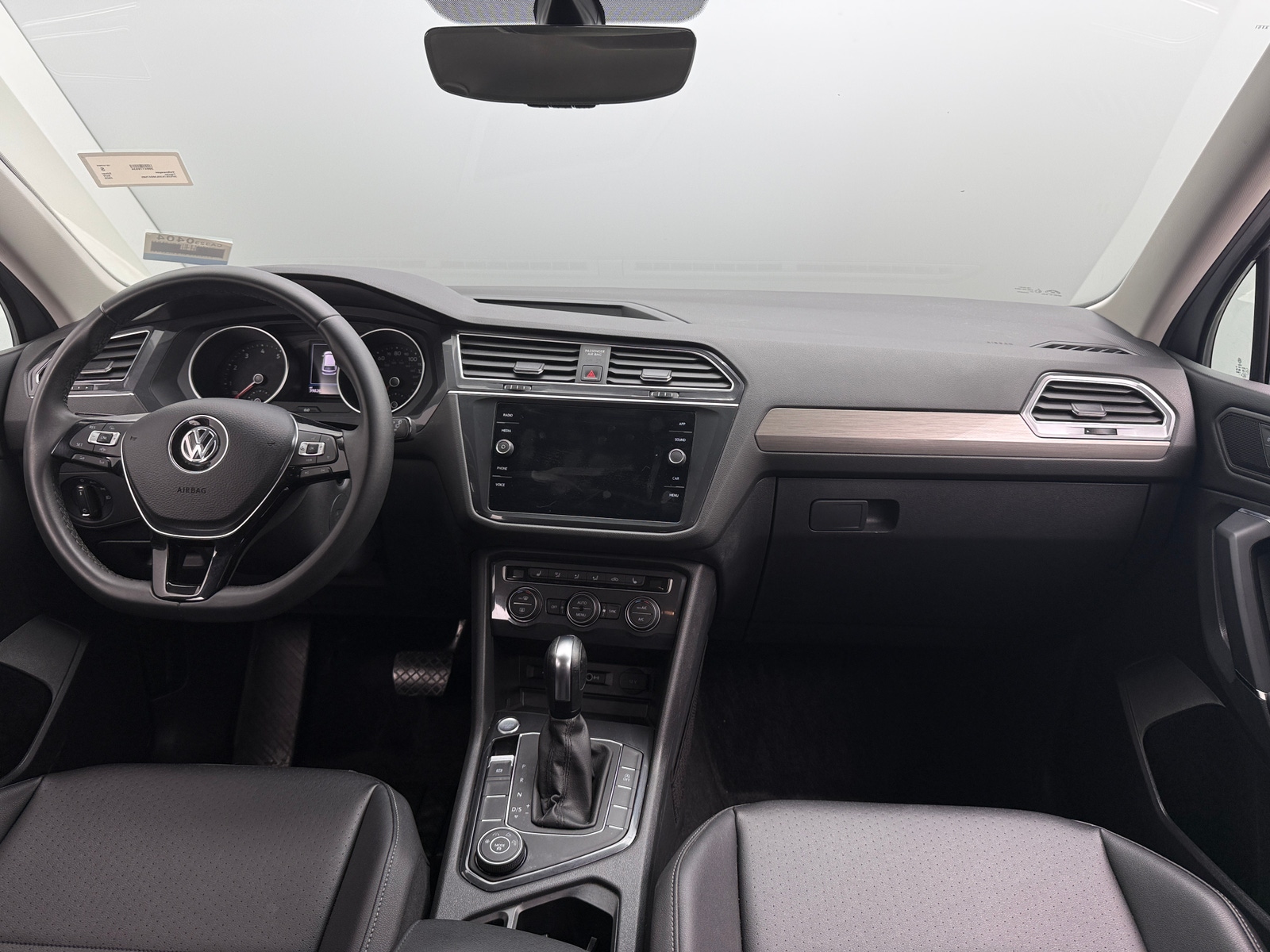 Thumbnail: 2020 Volkswagen Tiguan - 2