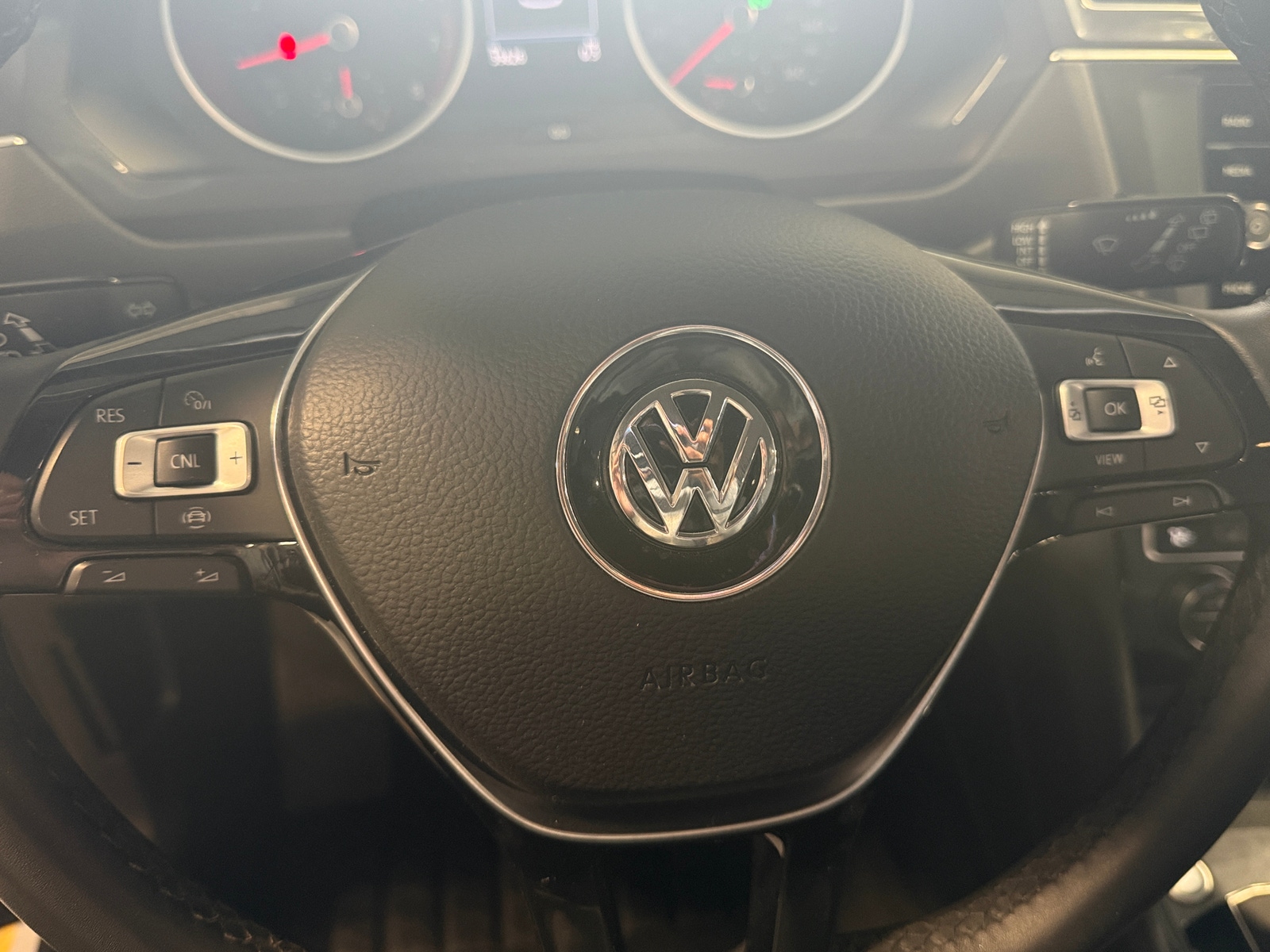 Thumbnail: 2020 Volkswagen Tiguan - 4
