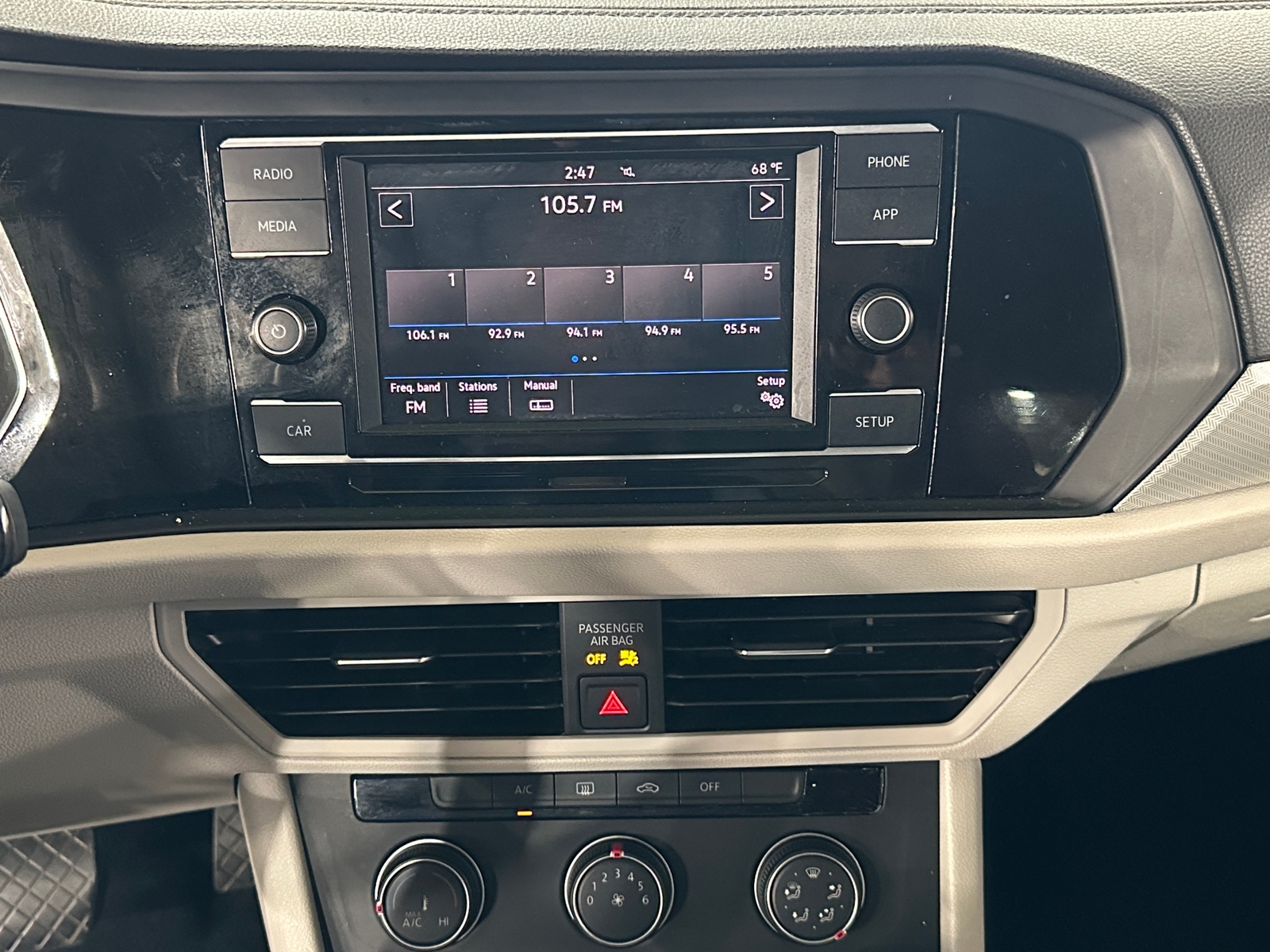 Thumbnail: 2019 Volkswagen Jetta - 4