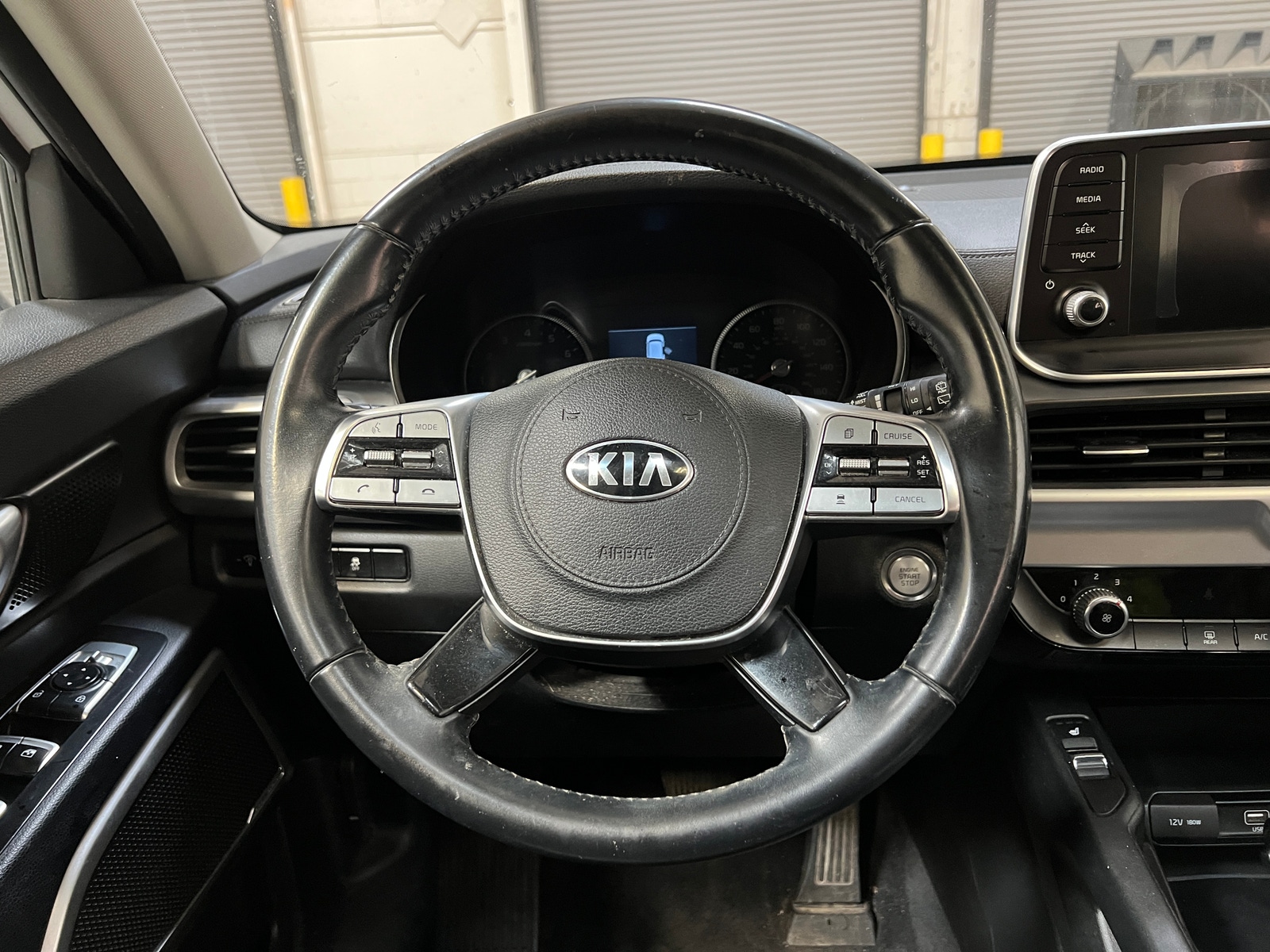 Thumbnail: 2020 Kia Telluride - 4