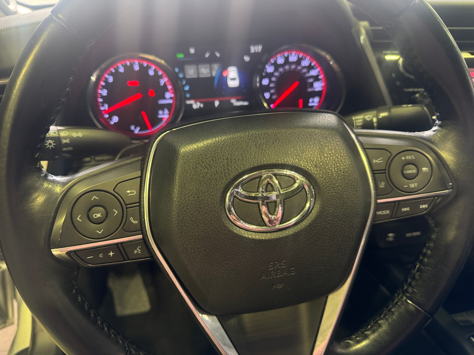Thumbnail: 2019 Toyota Camry - 4