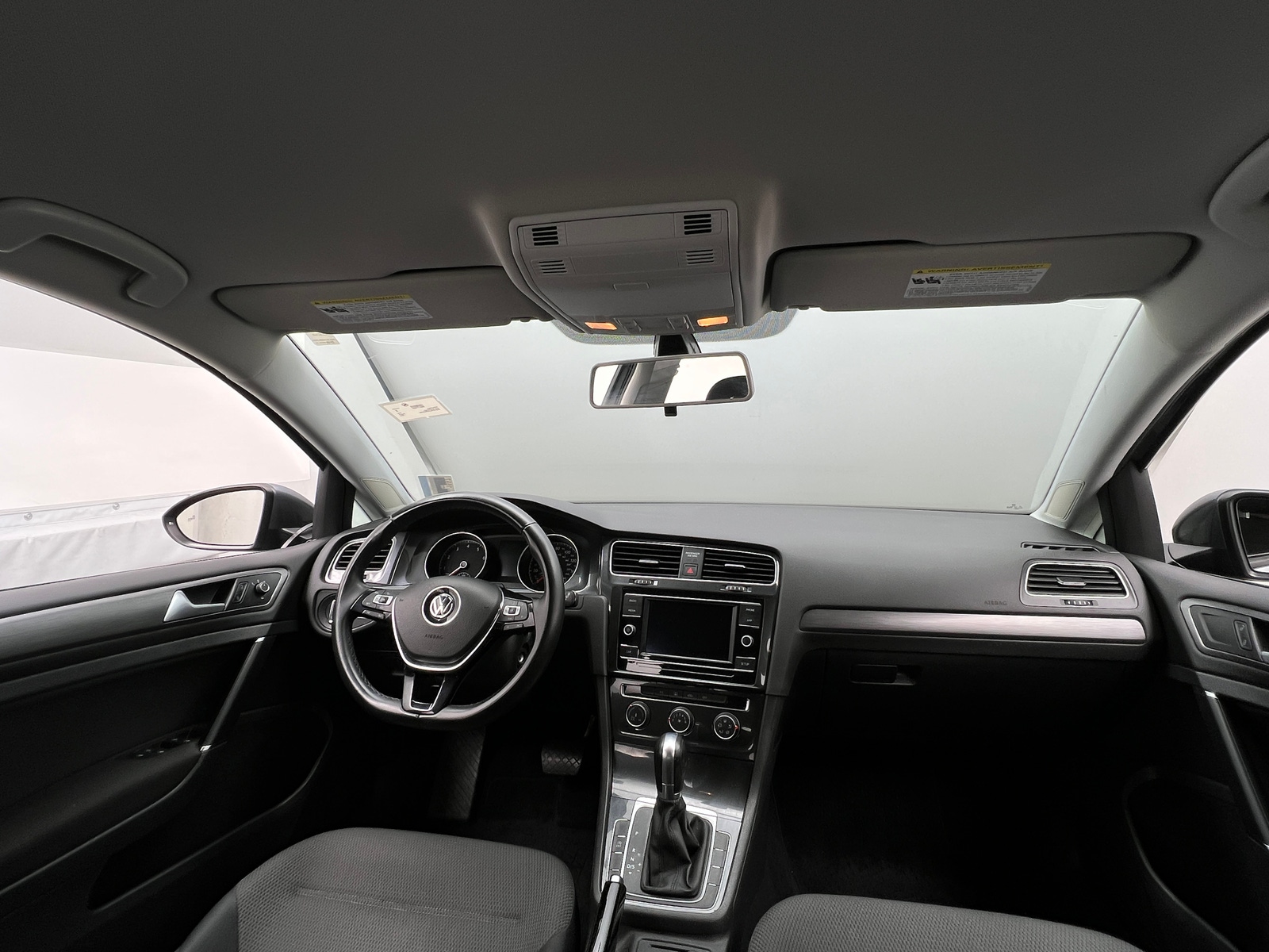 Thumbnail: 2019 Volkswagen e-Golf - 3