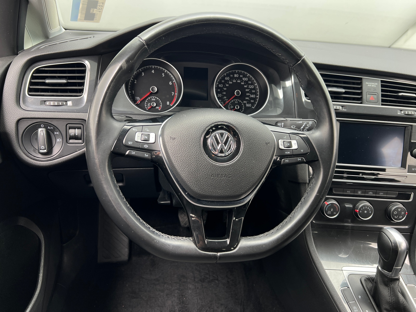 Thumbnail: 2019 Volkswagen e-Golf - 5
