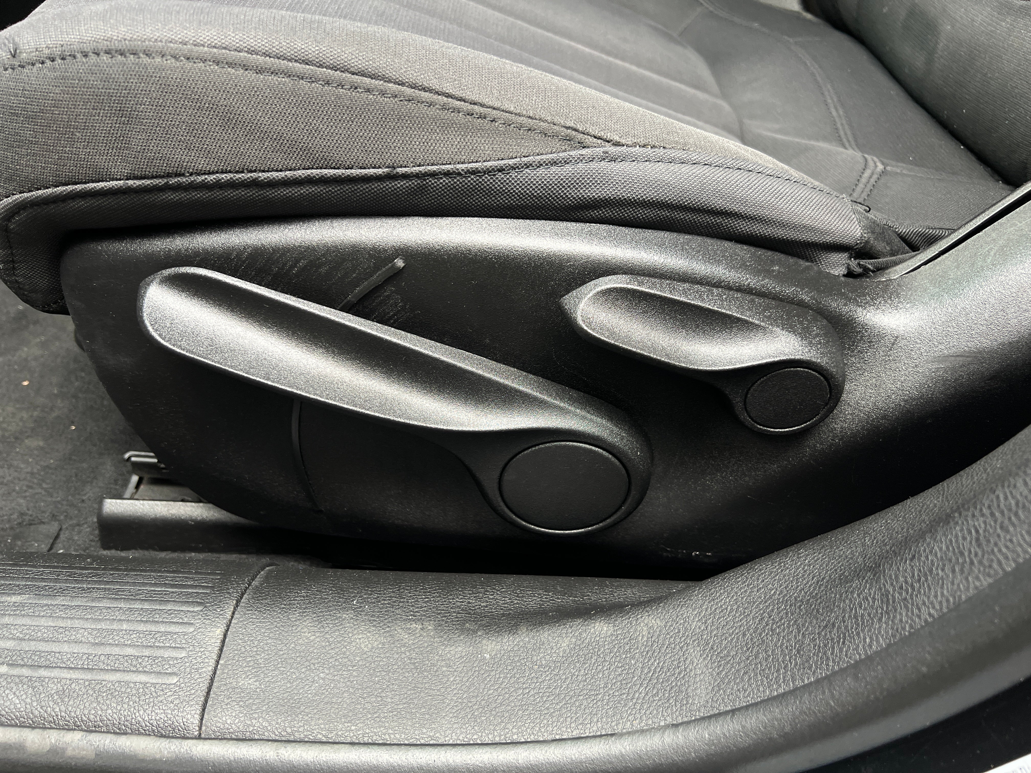 Used 2015 Chrysler 200 Limited with VIN 1C3CCCAB4FN740270 for sale in Oak Creek, WI