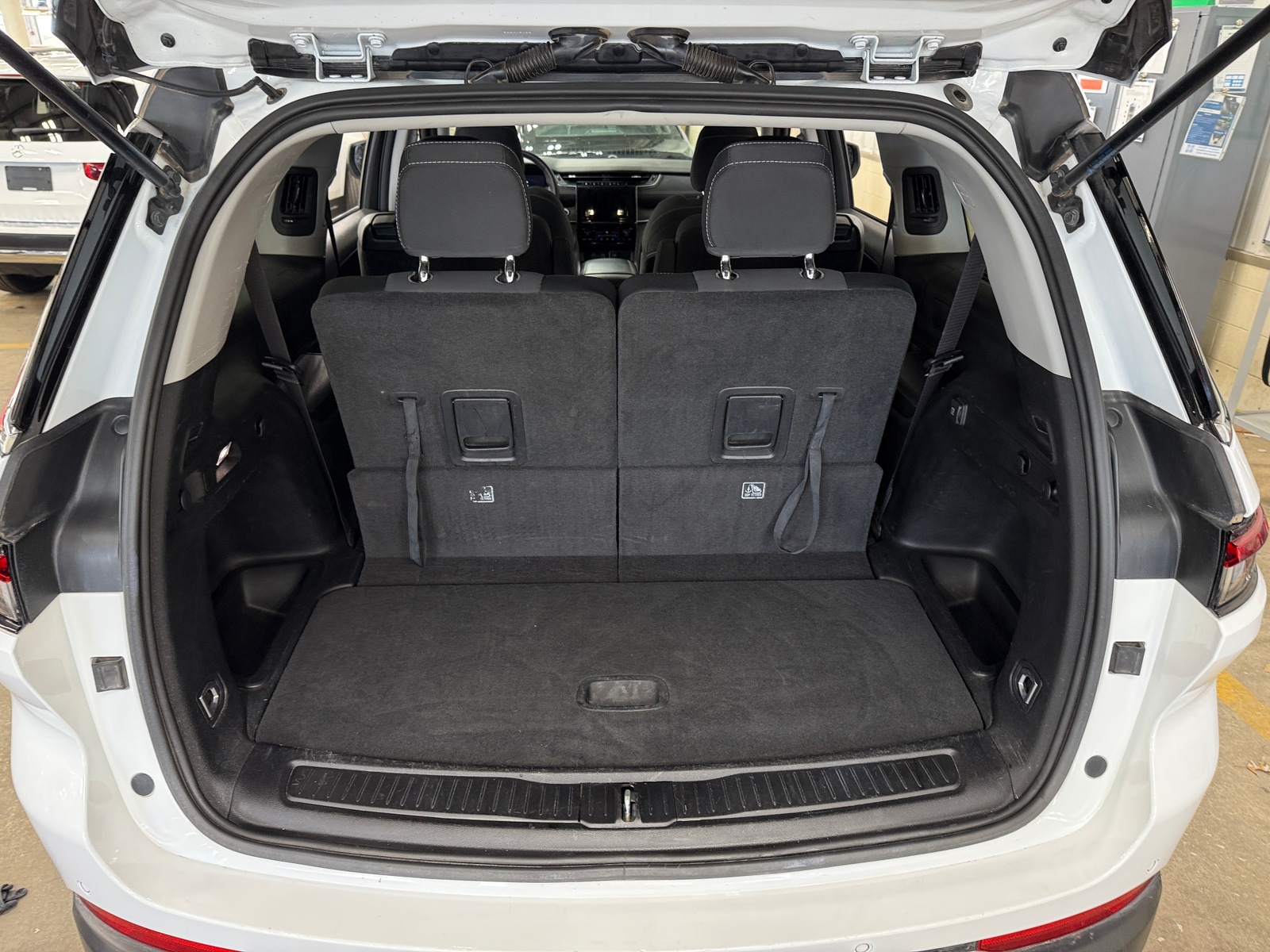 Thumbnail: 2023 Jeep Grand Cherokee L - 7