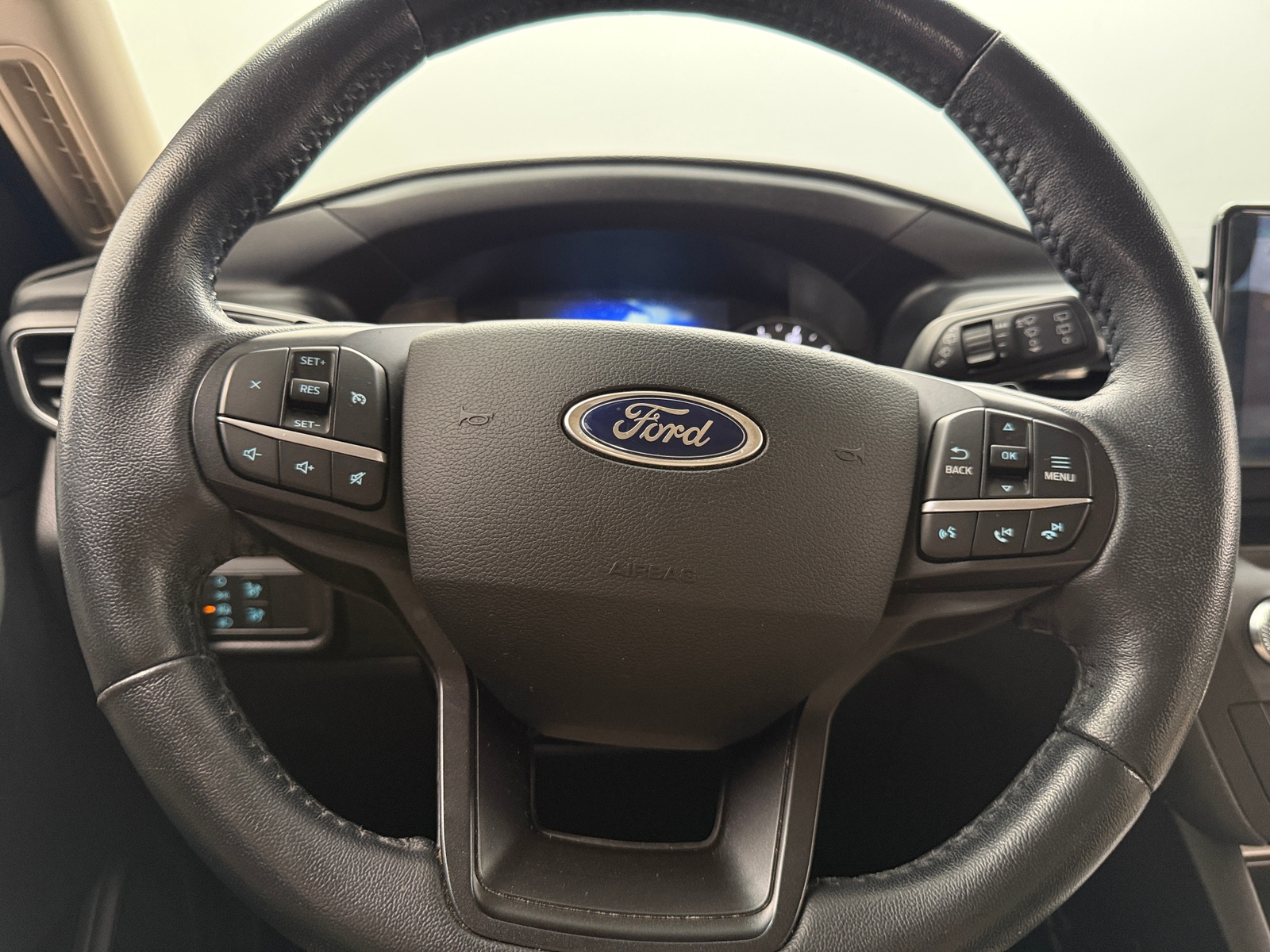 Thumbnail: 2020 Ford Explorer - 5