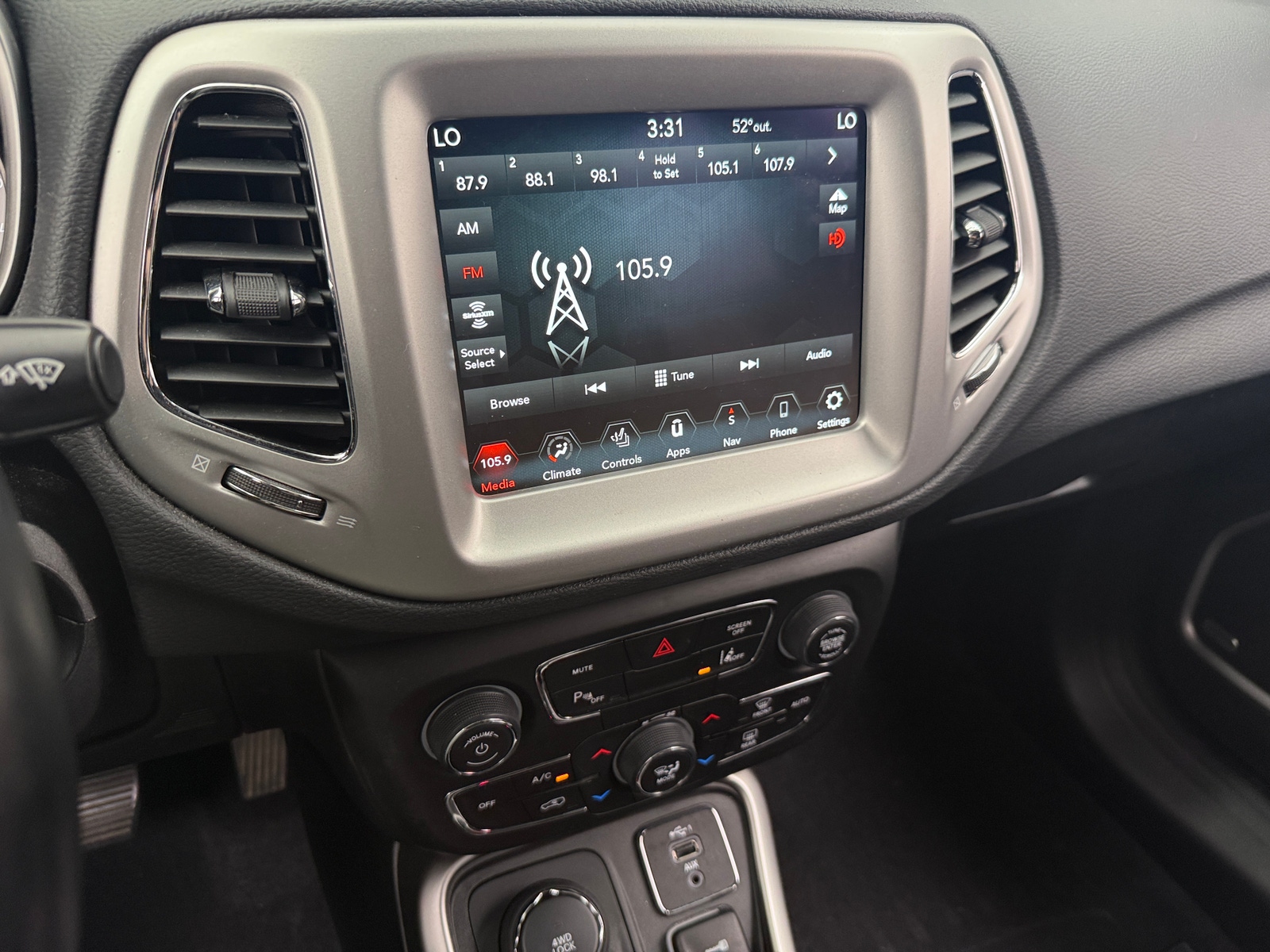 Thumbnail: 2021 Jeep Compass - 3