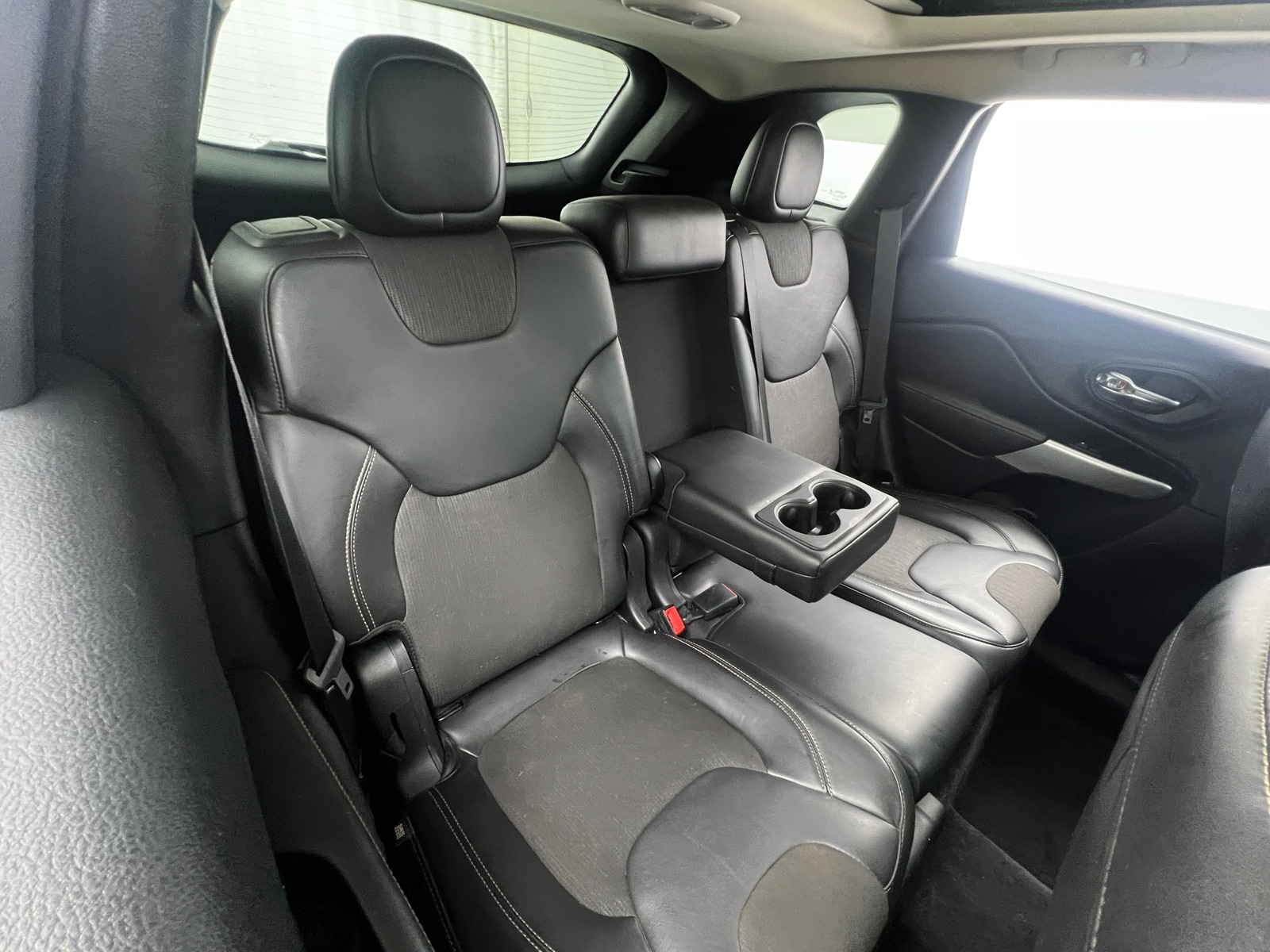 Thumbnail: 2018 Jeep Cherokee - 6
