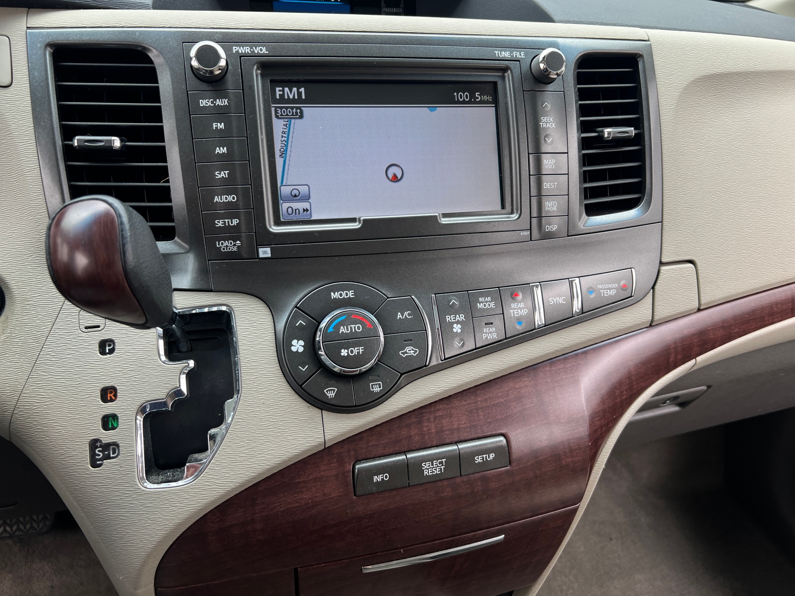 Thumbnail: 2014 Toyota Sienna - 3