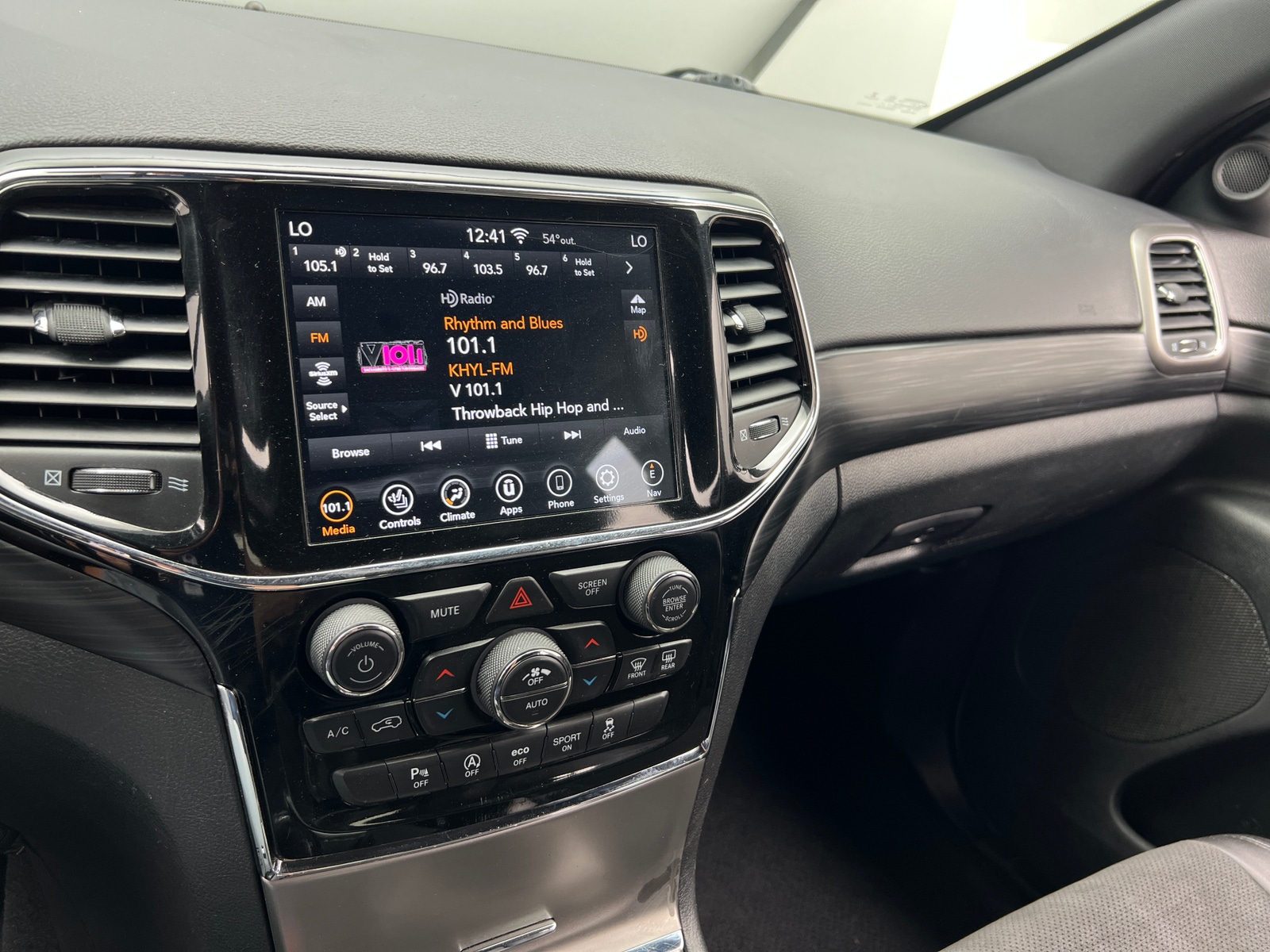 Thumbnail: 2020 Jeep Grand Cherokee - 3