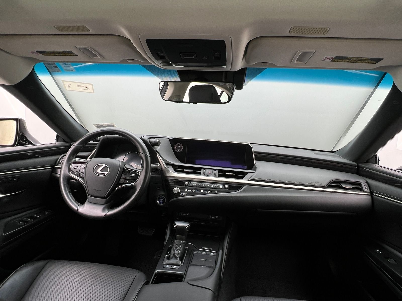 Thumbnail: 2021 Lexus ES - 2