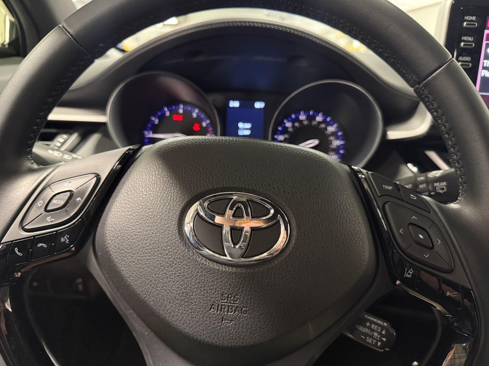 Thumbnail: 2022 Toyota C-HR - 5