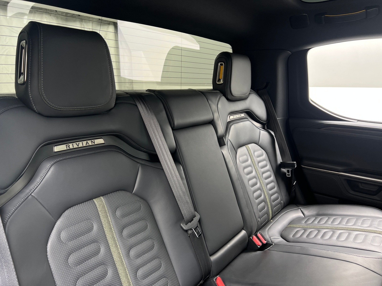 Thumbnail: 2025 Rivian R1T - 5