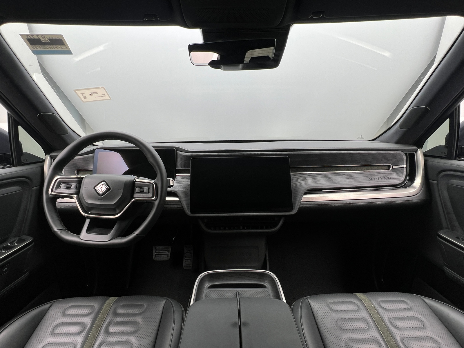 Thumbnail: 2025 Rivian R1T - 2