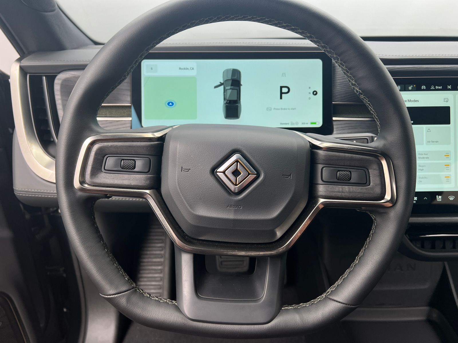 Thumbnail: 2025 Rivian R1T - 4