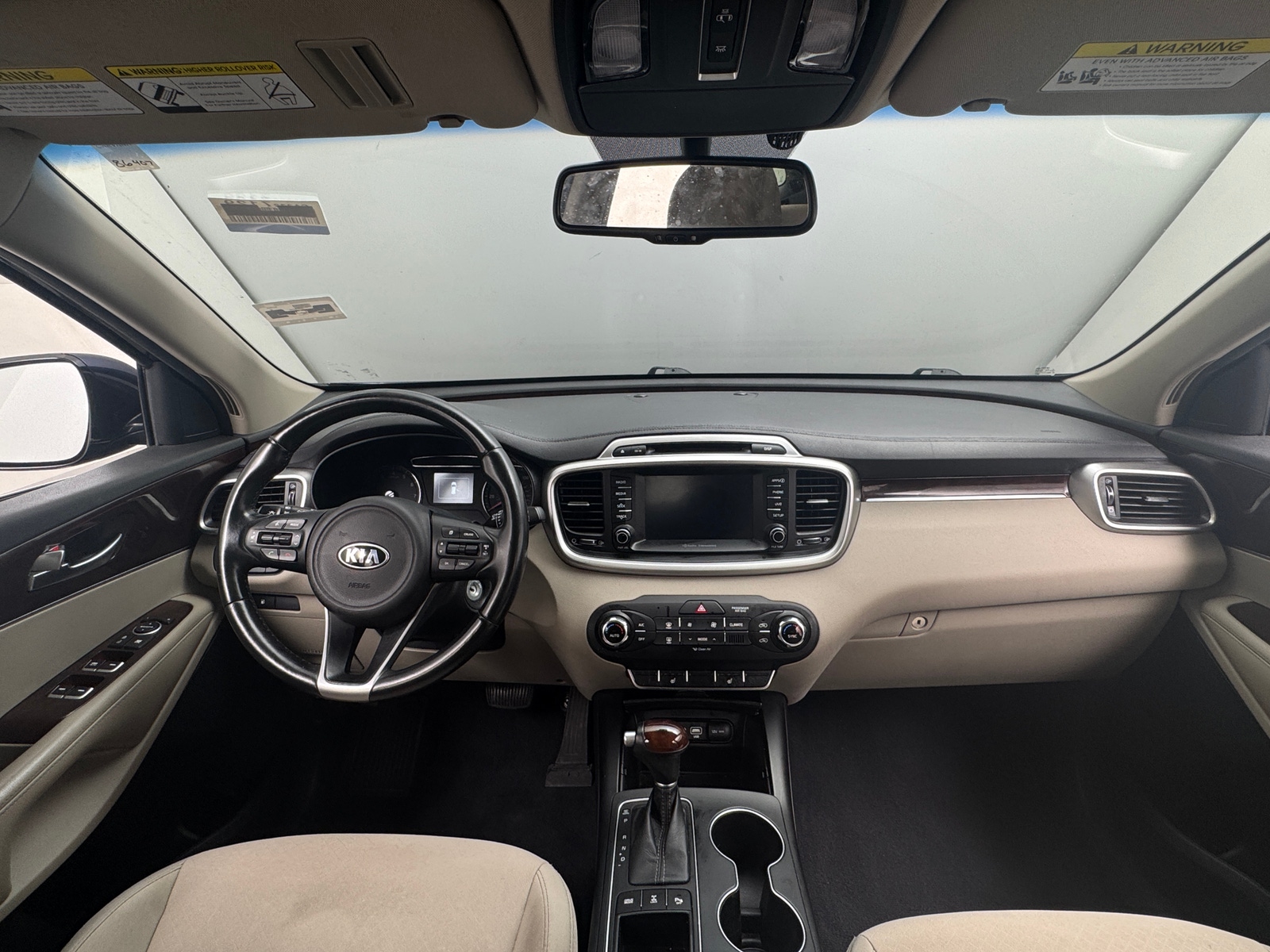 Thumbnail: 2017 Kia Sorento - 3