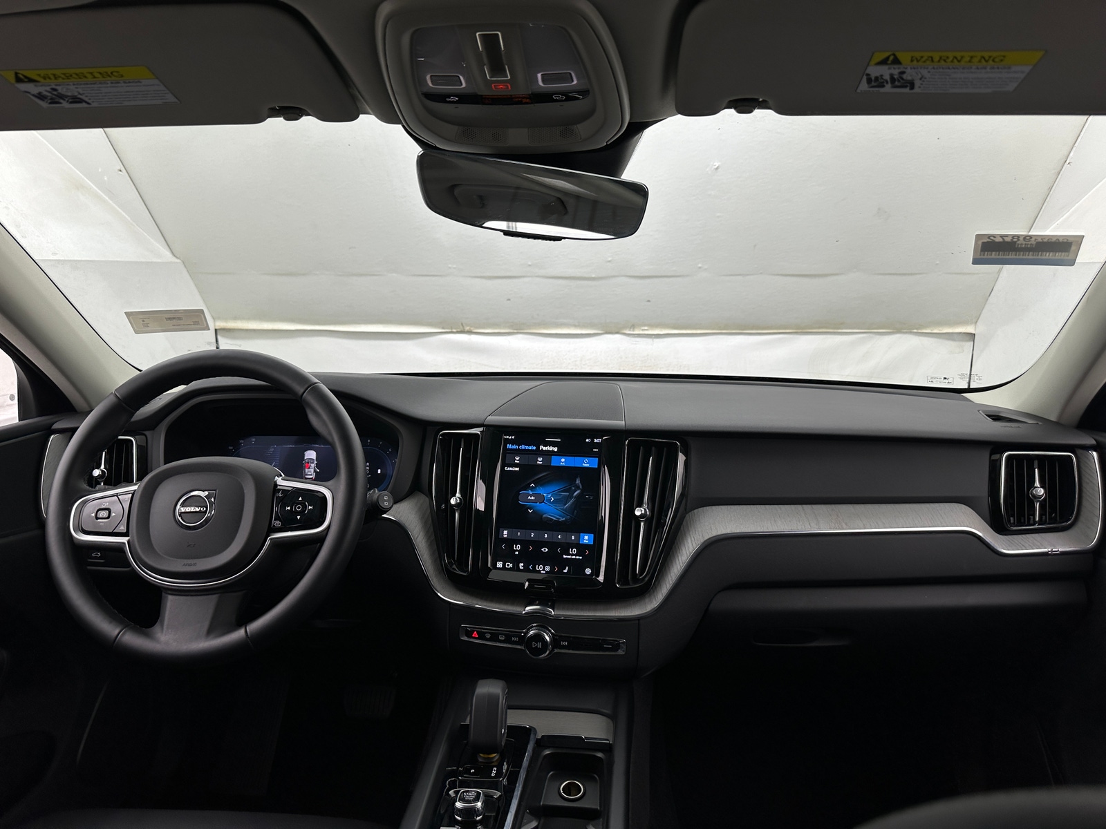 Thumbnail: 2025 Volvo XC60 - 3