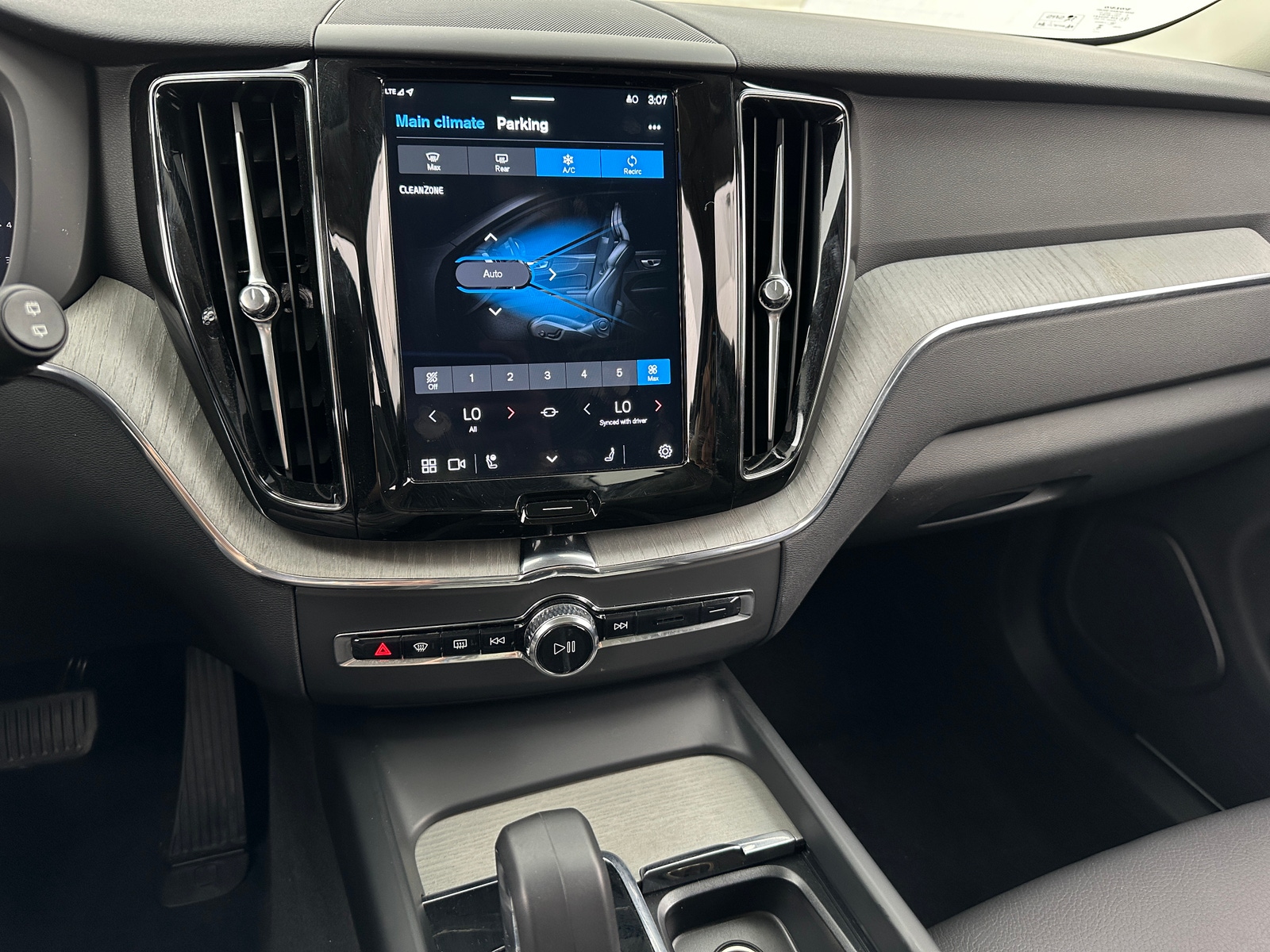 Thumbnail: 2025 Volvo XC60 - 4