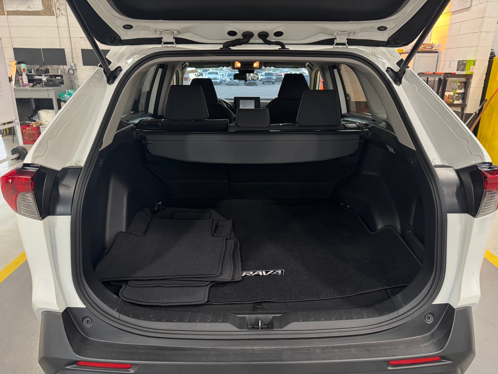 Thumbnail: 2019 Toyota RAV4 - 7
