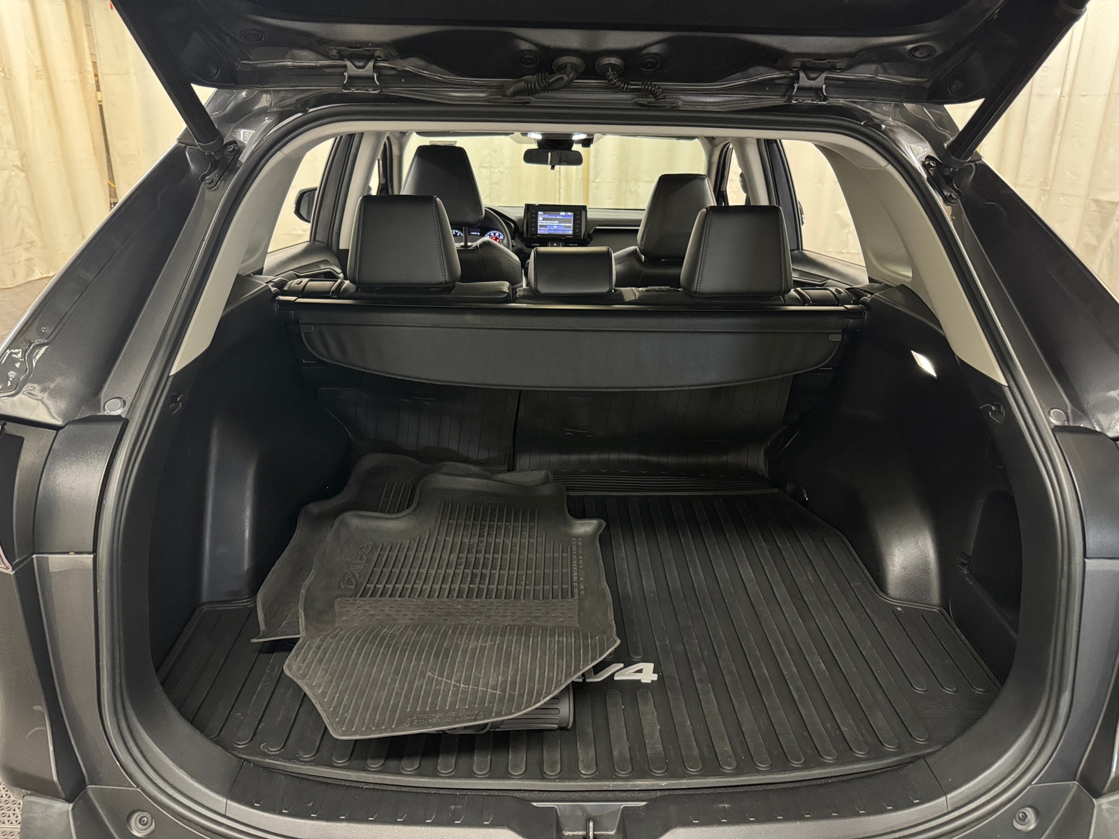 Thumbnail: 2022 Toyota RAV4 - 6