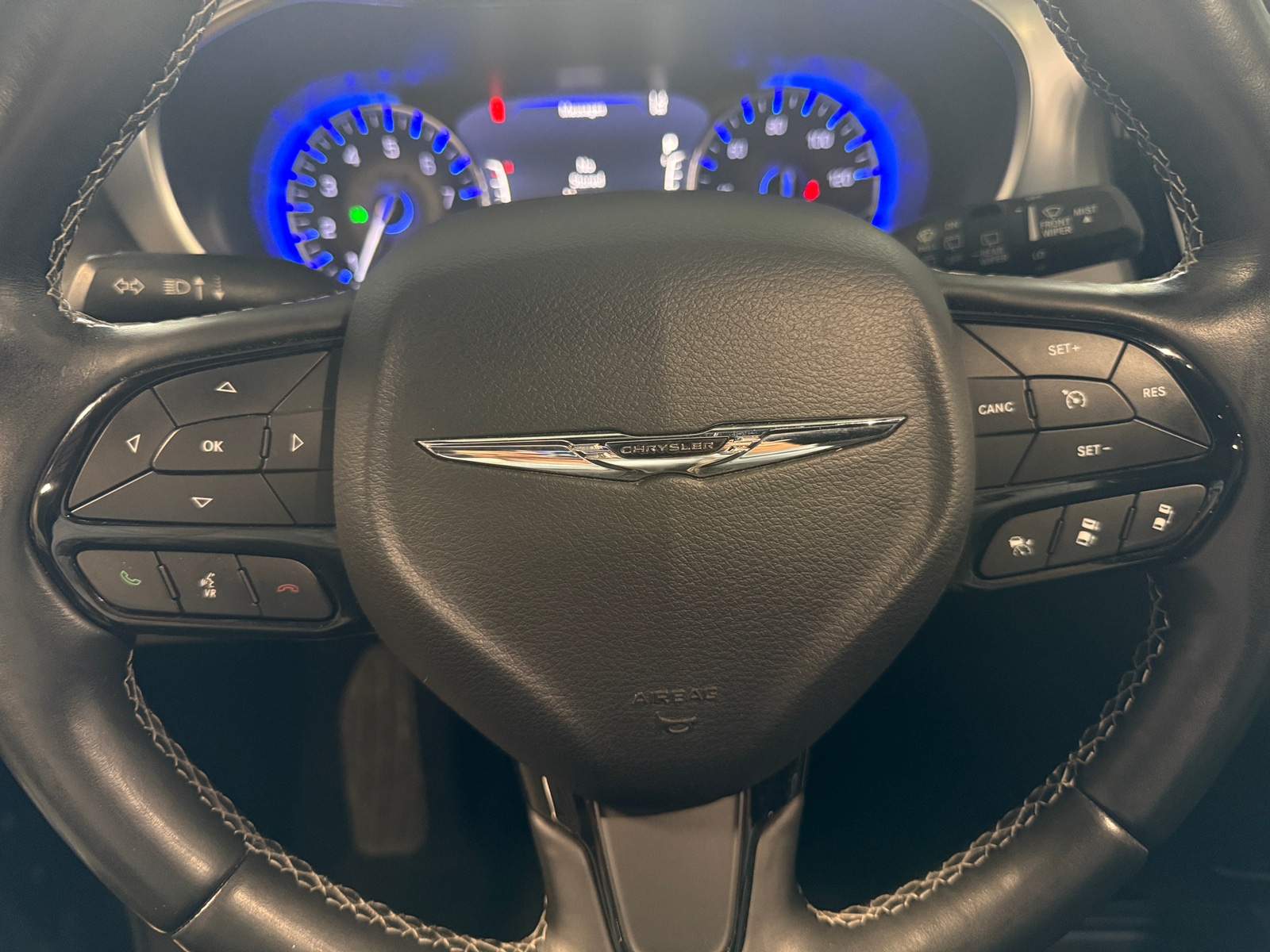 Thumbnail: 2018 Chrysler Pacifica - 4