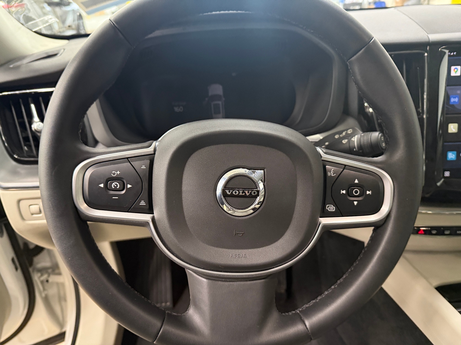 Thumbnail: 2022 Volvo XC60 - 5